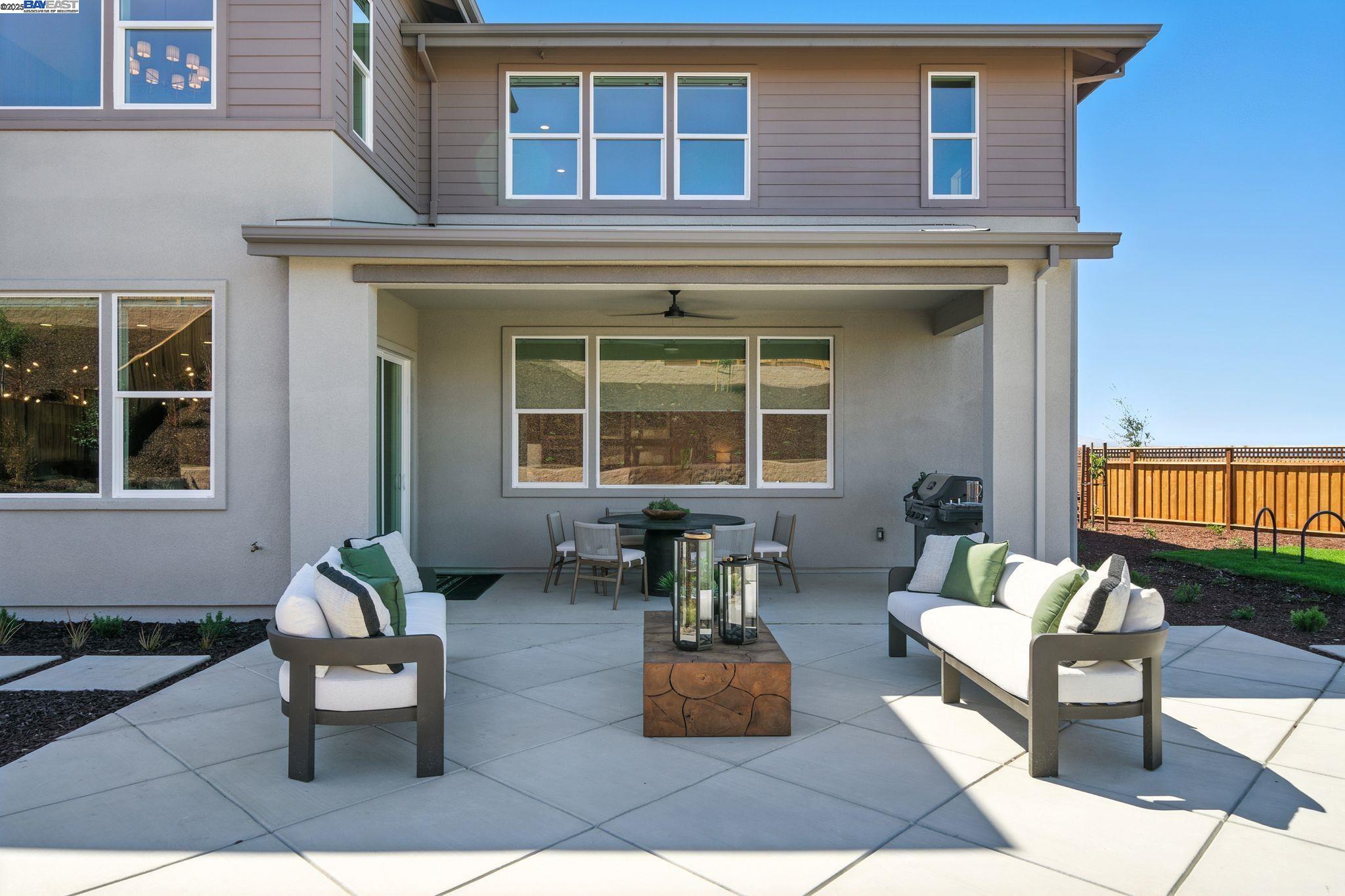 Detail Gallery Image 10 of 55 For 1683 S Wren Street, Dublin,  CA 94568 - 5 Beds | 5/2 Baths
