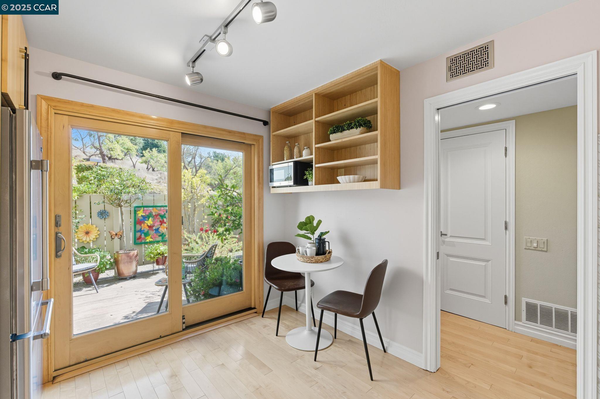 Detail Gallery Image 12 of 32 For 1585 Moraga Way, Moraga,  CA 94556 - 3 Beds | 2/1 Baths