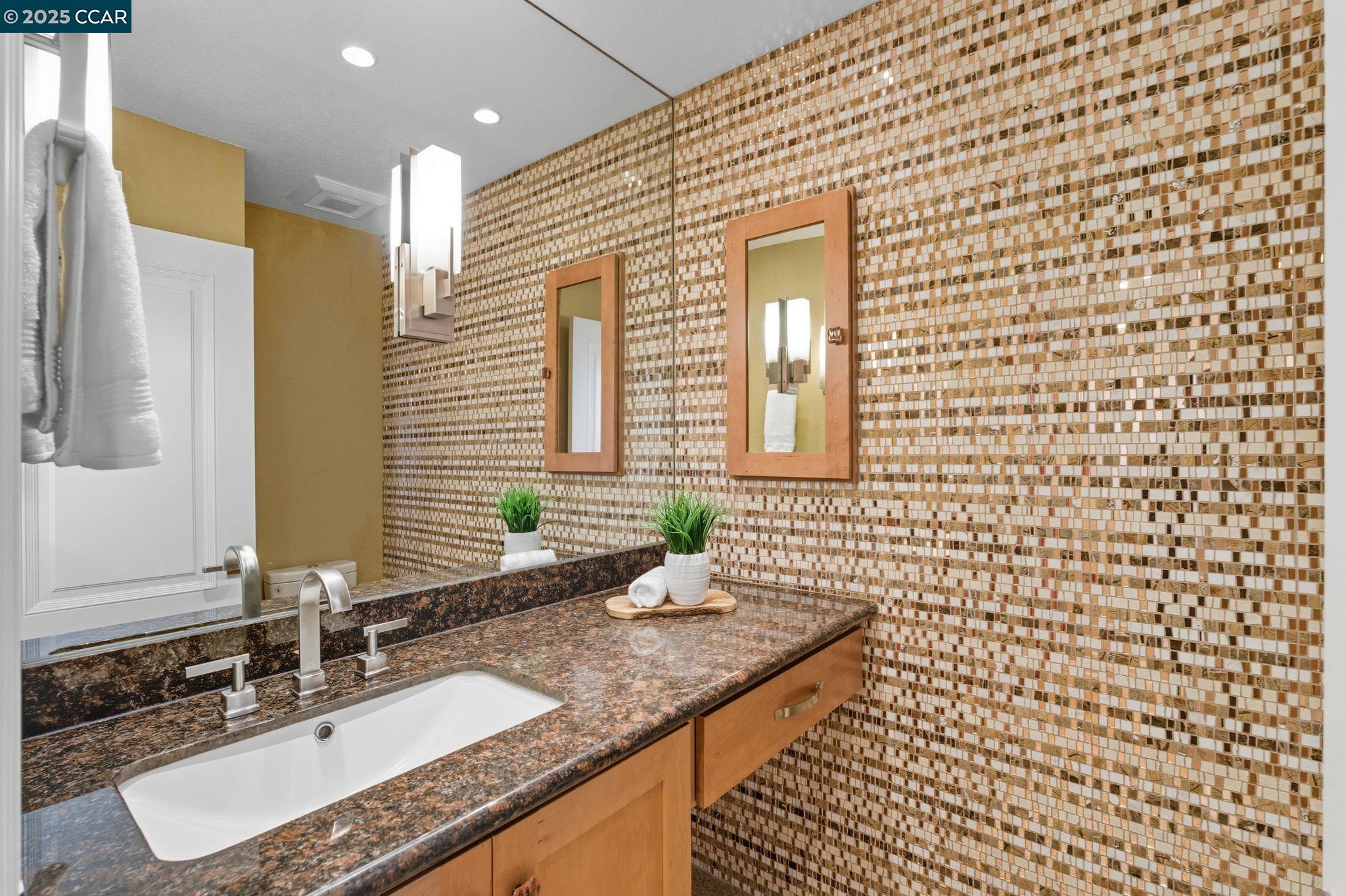 Detail Gallery Image 13 of 32 For 1585 Moraga Way, Moraga,  CA 94556 - 3 Beds | 2/1 Baths
