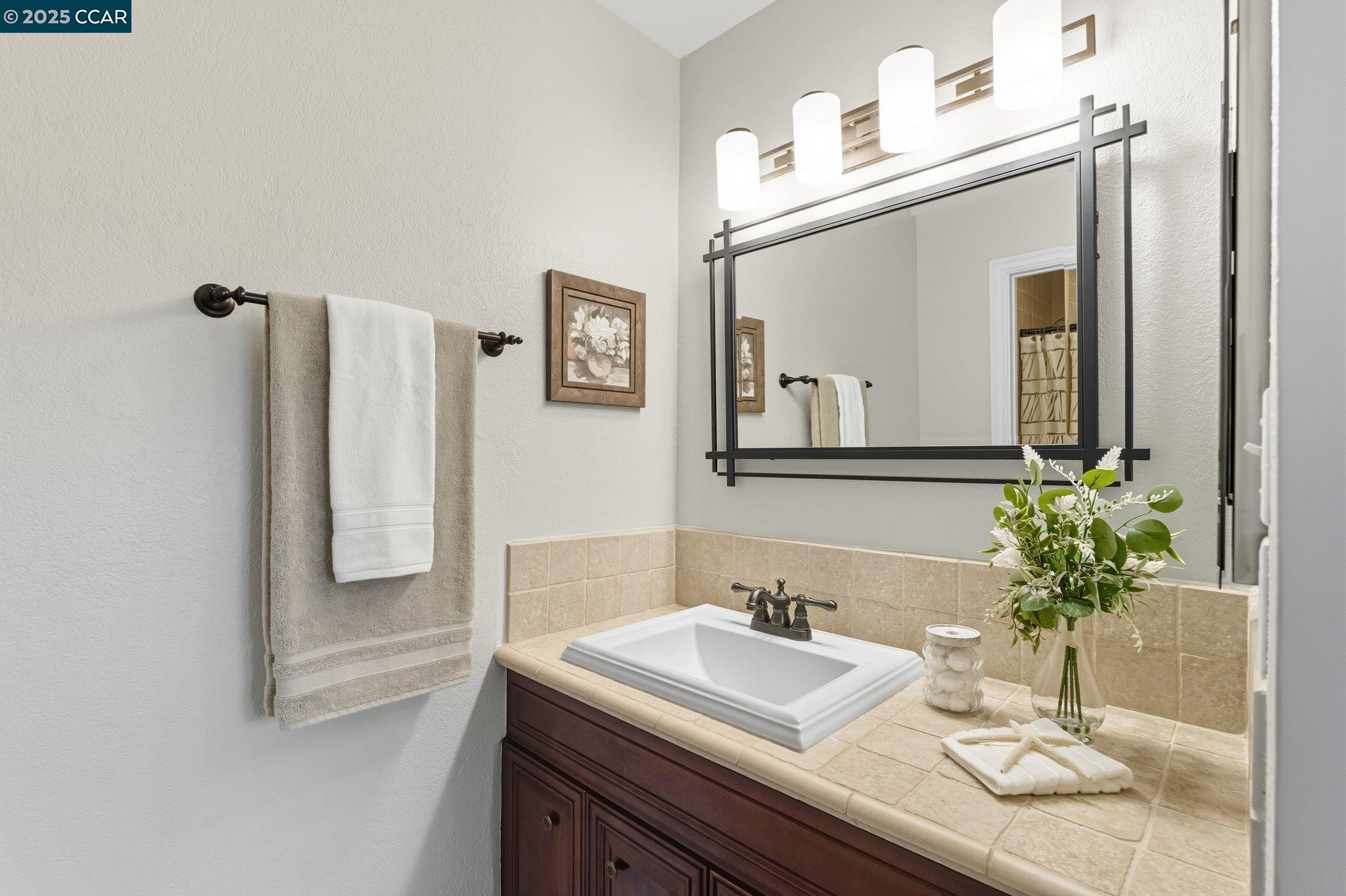 Detail Gallery Image 13 of 32 For 1585 Moraga Way, Moraga,  CA 94556 - 3 Beds | 2/1 Baths