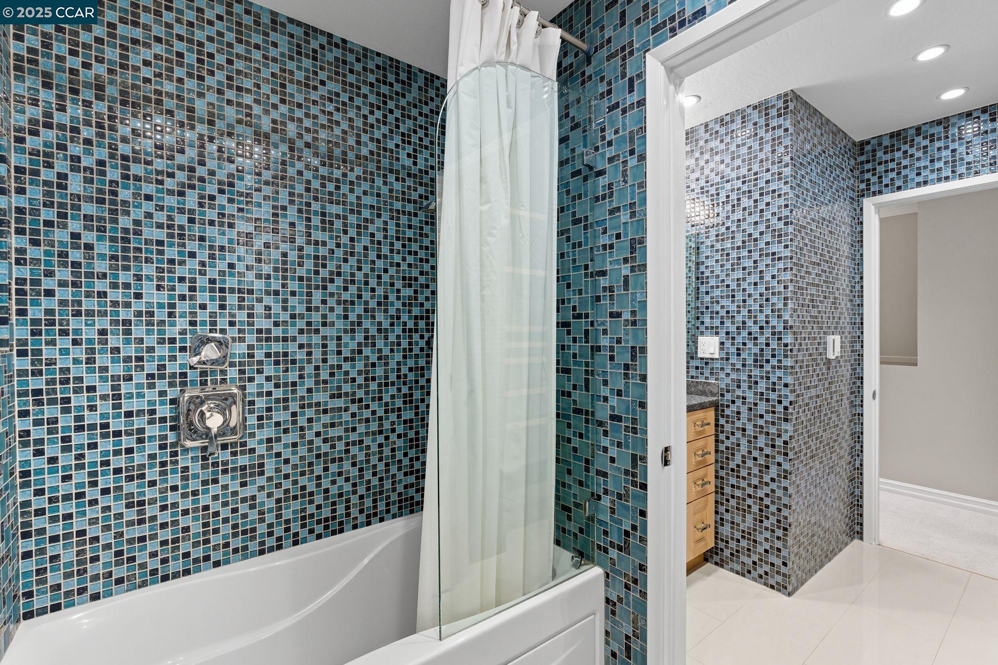 Detail Gallery Image 22 of 32 For 1585 Moraga Way, Moraga,  CA 94556 - 3 Beds | 2/1 Baths