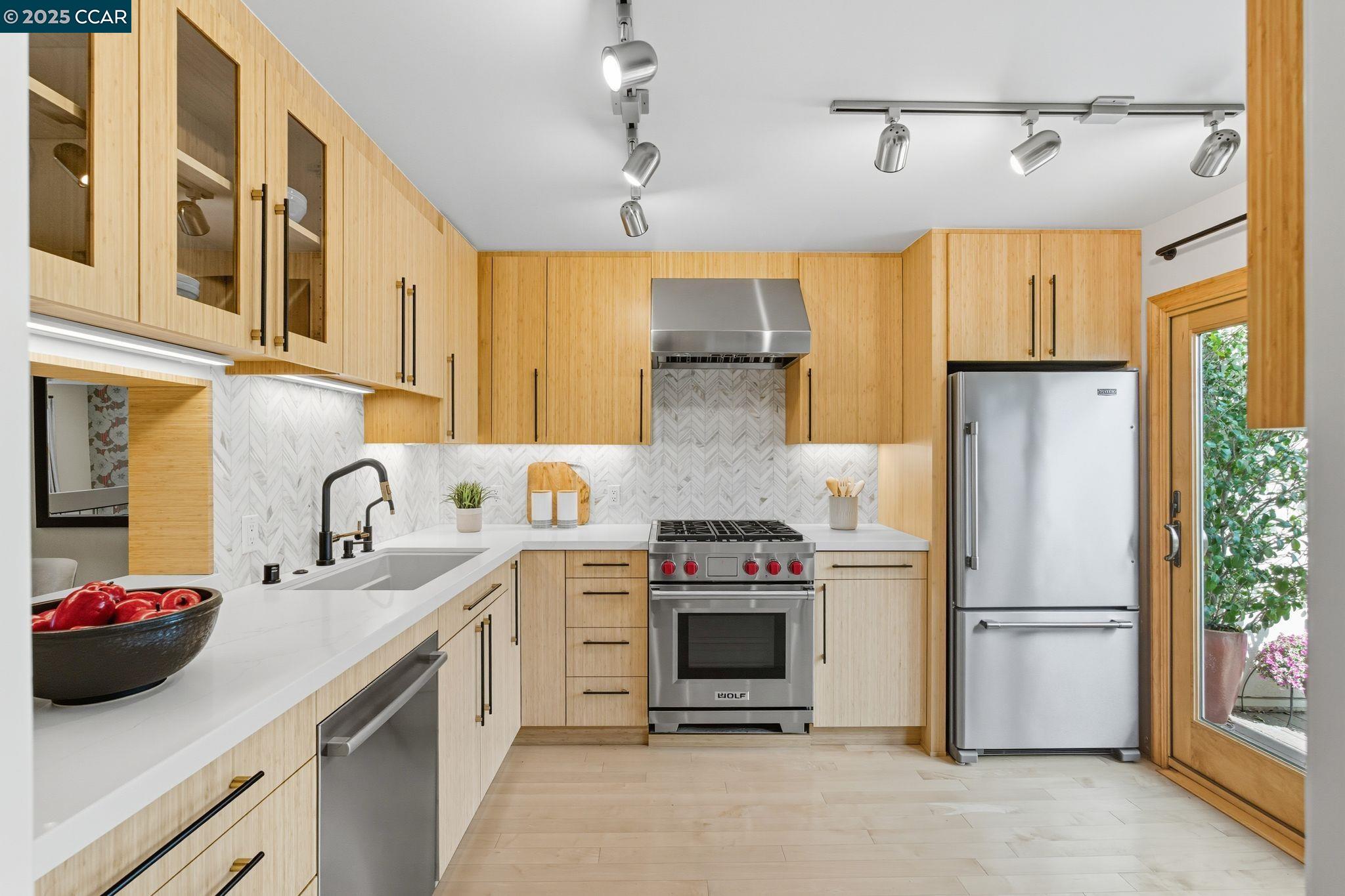Detail Gallery Image 10 of 32 For 1585 Moraga Way, Moraga,  CA 94556 - 3 Beds | 2/1 Baths