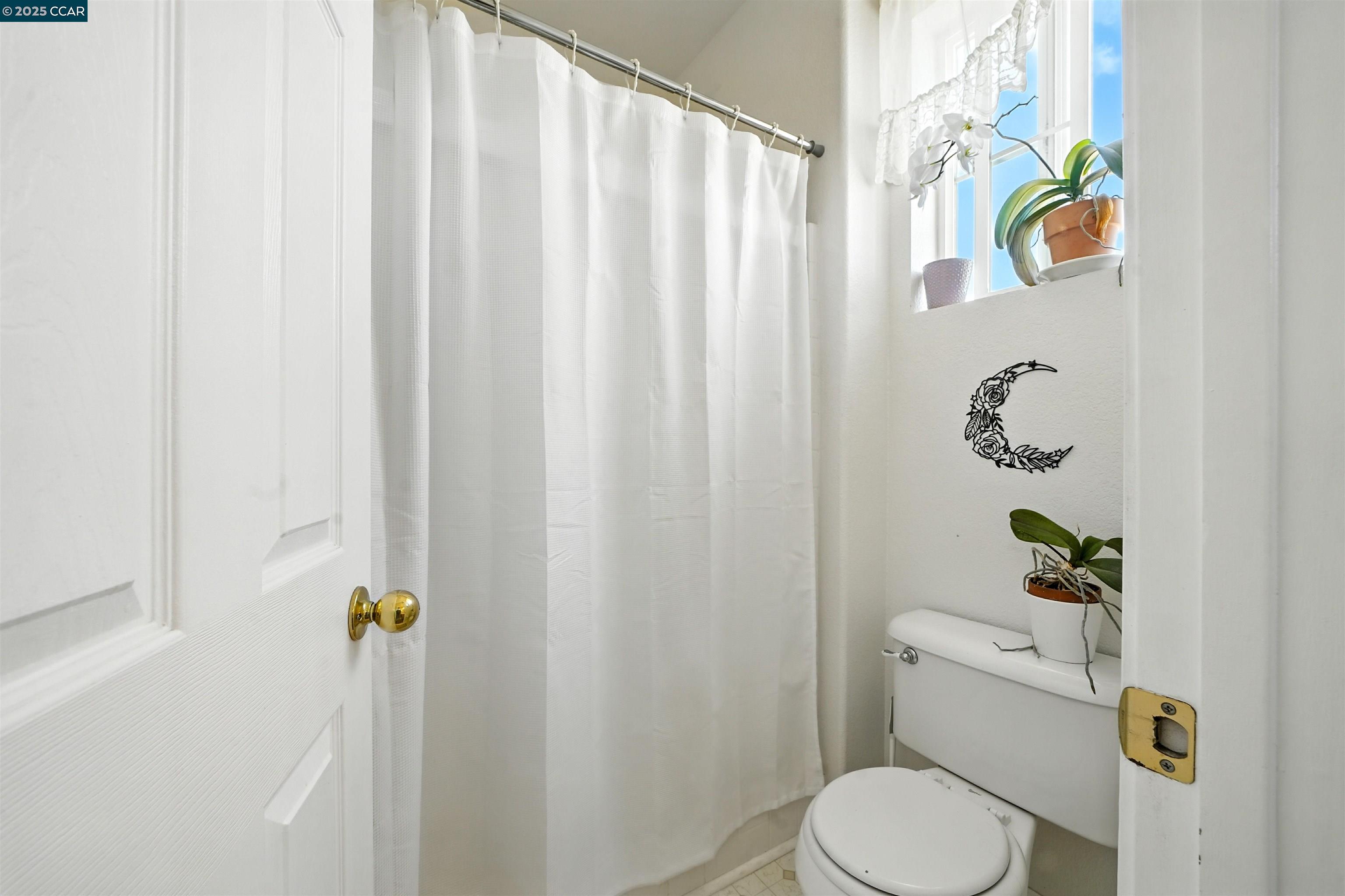 Detail Gallery Image 19 of 23 For 406 Cape May Ct, Pittsburg,  CA 94565 - 3 Beds | 2/1 Baths