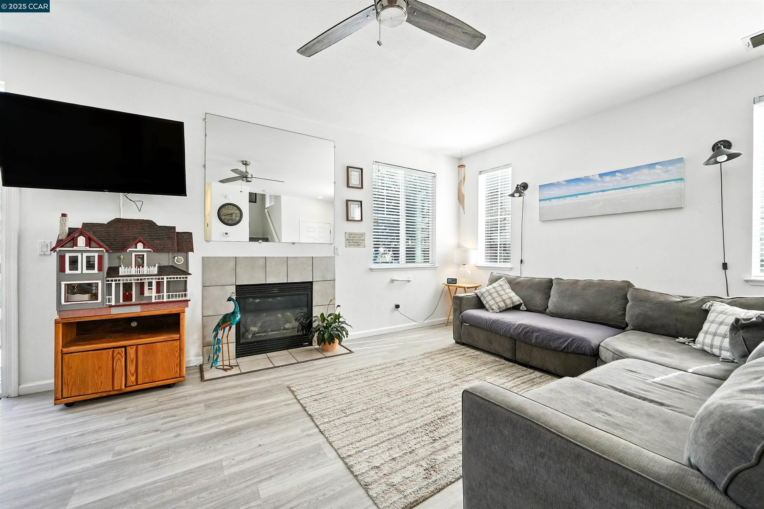 Detail Gallery Image 5 of 23 For 406 Cape May Ct, Pittsburg,  CA 94565 - 3 Beds | 2/1 Baths