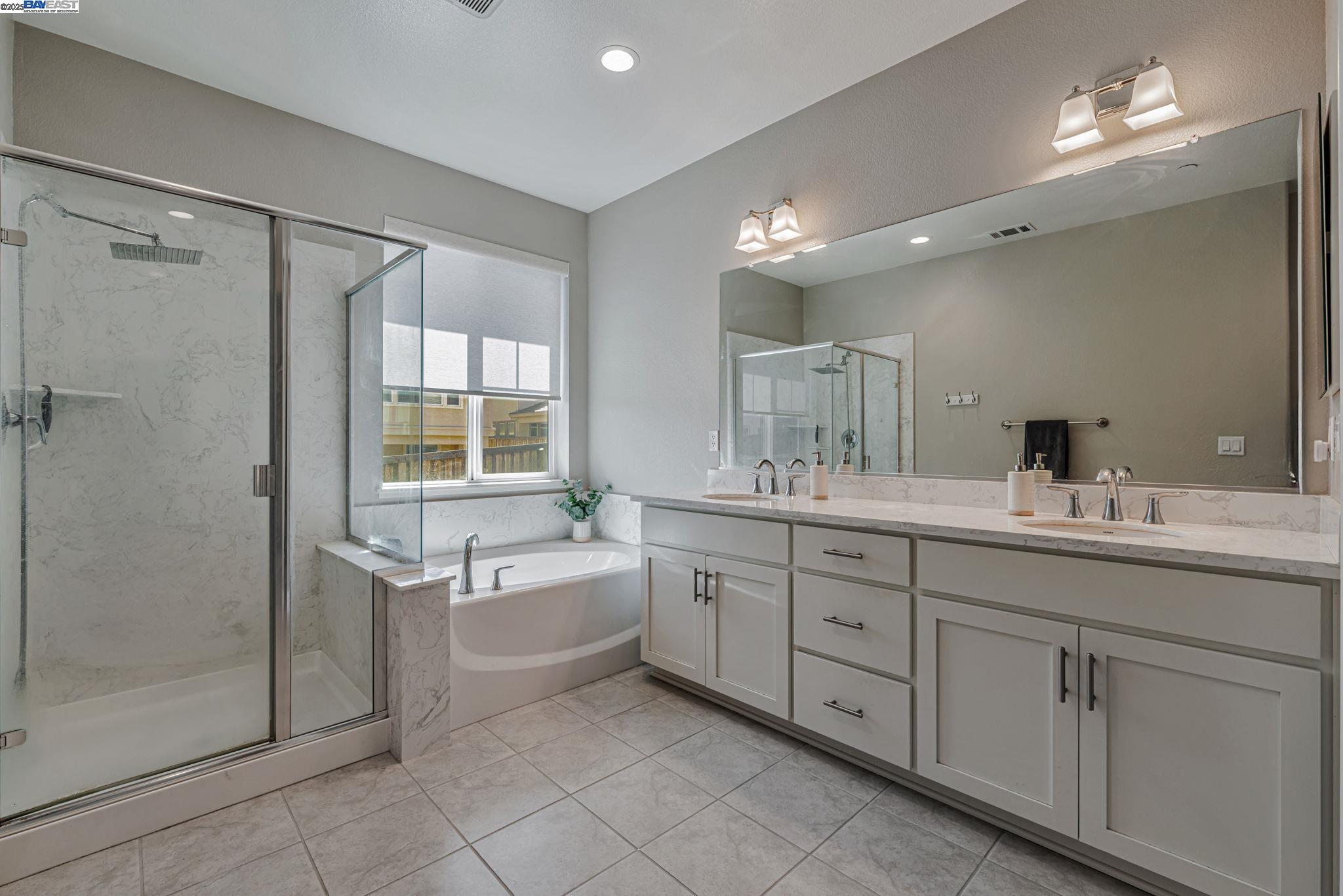 Detail Gallery Image 15 of 33 For 2708 Rio Seco Dr, Bay Point,  CA 94565 - 5 Beds | 3 Baths