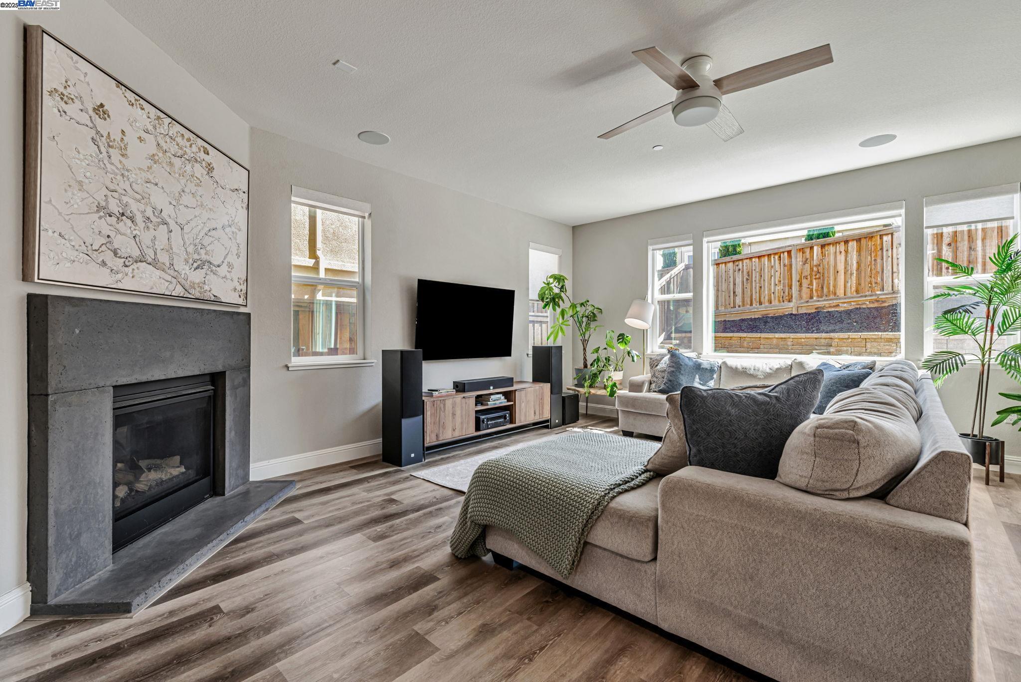 Detail Gallery Image 4 of 33 For 2708 Rio Seco Dr, Bay Point,  CA 94565 - 5 Beds | 3 Baths