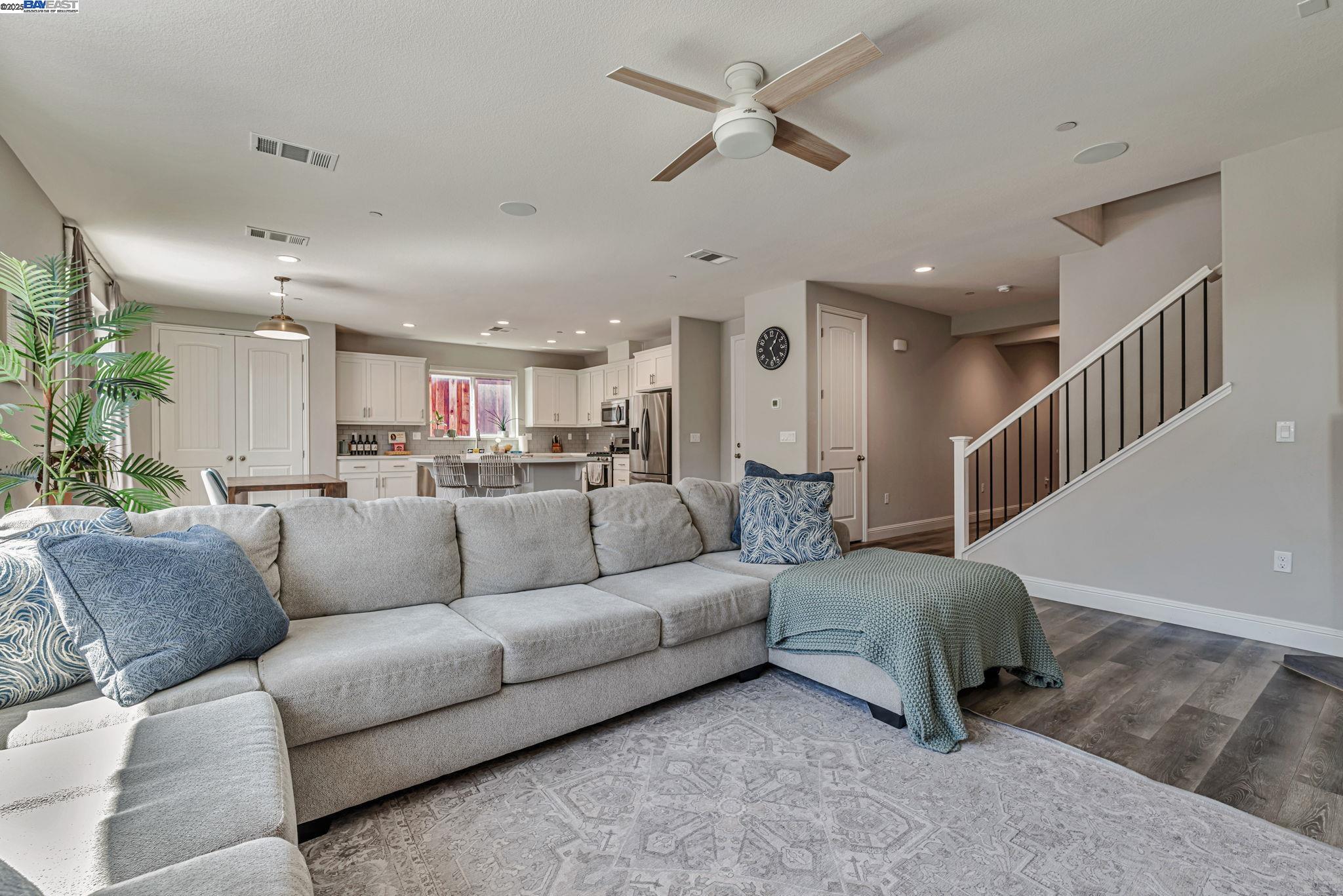 Detail Gallery Image 5 of 33 For 2708 Rio Seco Dr, Bay Point,  CA 94565 - 5 Beds | 3 Baths