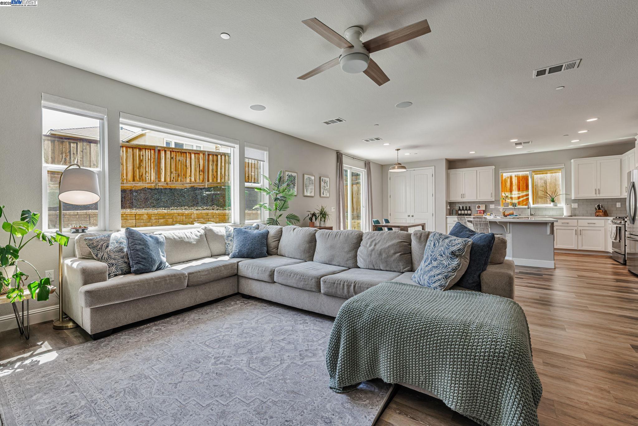 Detail Gallery Image 6 of 33 For 2708 Rio Seco Dr, Bay Point,  CA 94565 - 5 Beds | 3 Baths