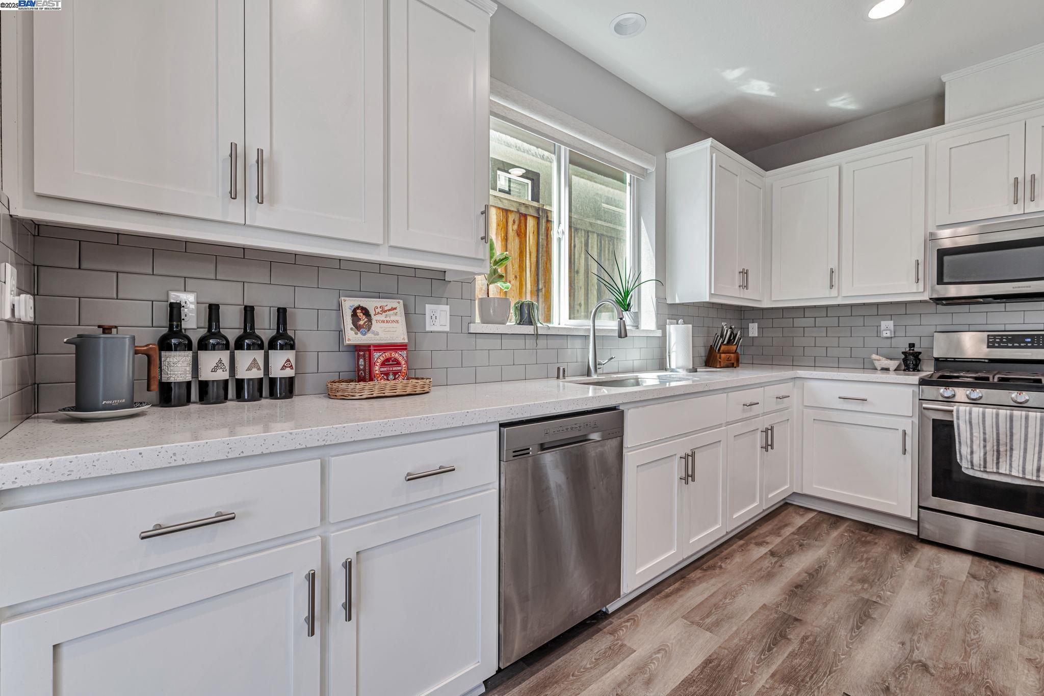 Detail Gallery Image 7 of 33 For 2708 Rio Seco Dr, Bay Point,  CA 94565 - 5 Beds | 3 Baths