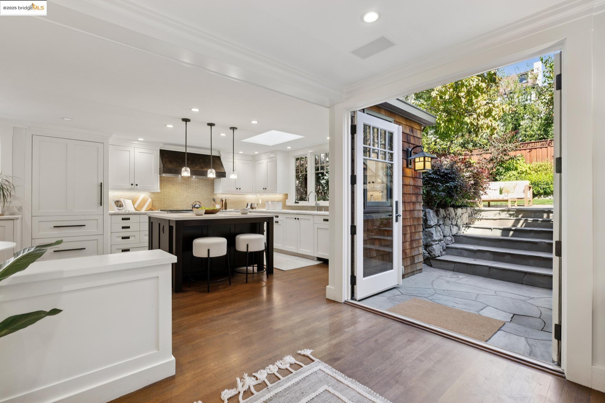 Detail Gallery Image 18 of 58 For 38 Bonita Ave., Piedmont,  CA 94611 - 4 Beds | 3/1 Baths