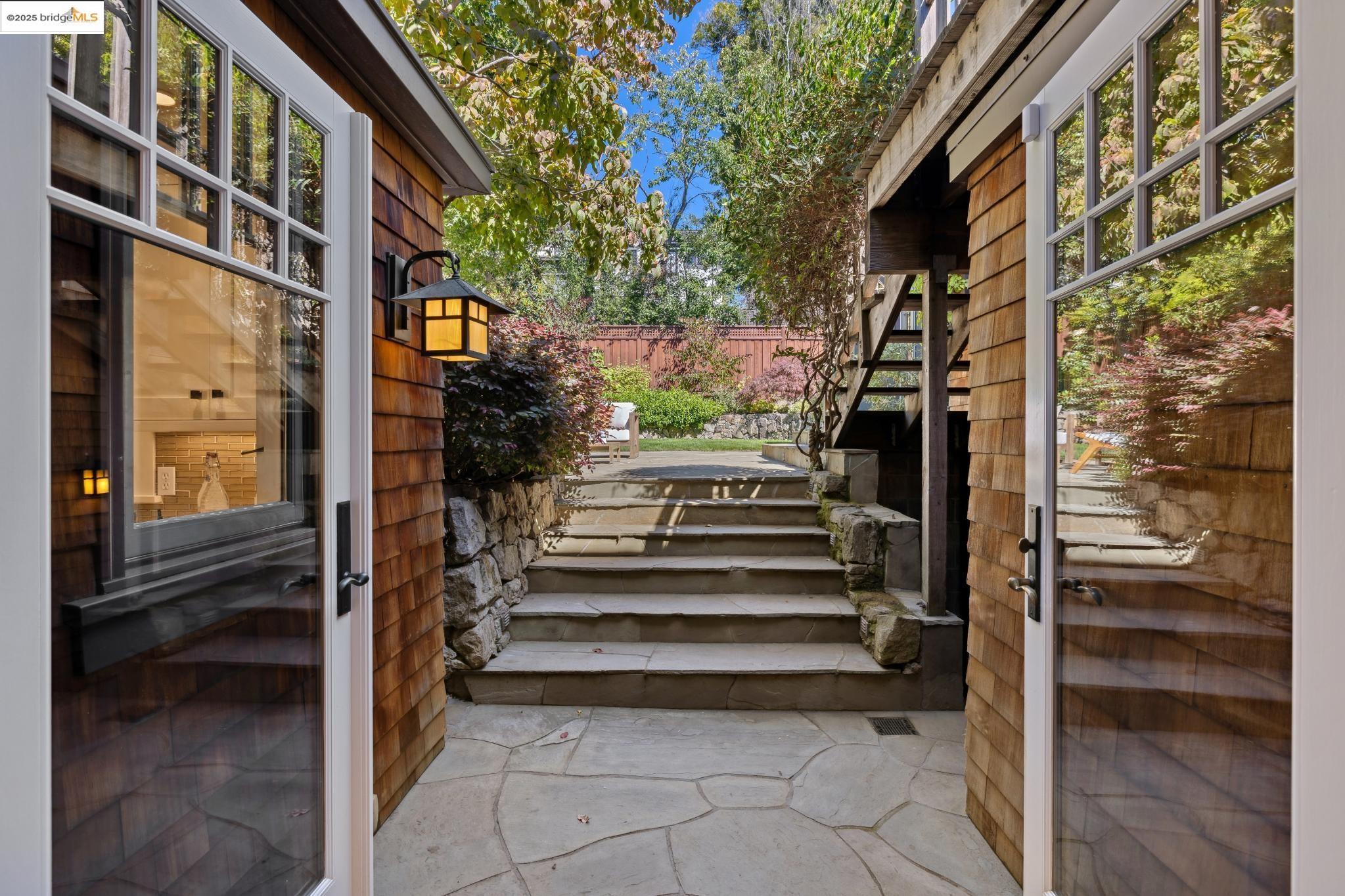 Detail Gallery Image 25 of 58 For 38 Bonita Ave., Piedmont,  CA 94611 - 4 Beds | 3/1 Baths
