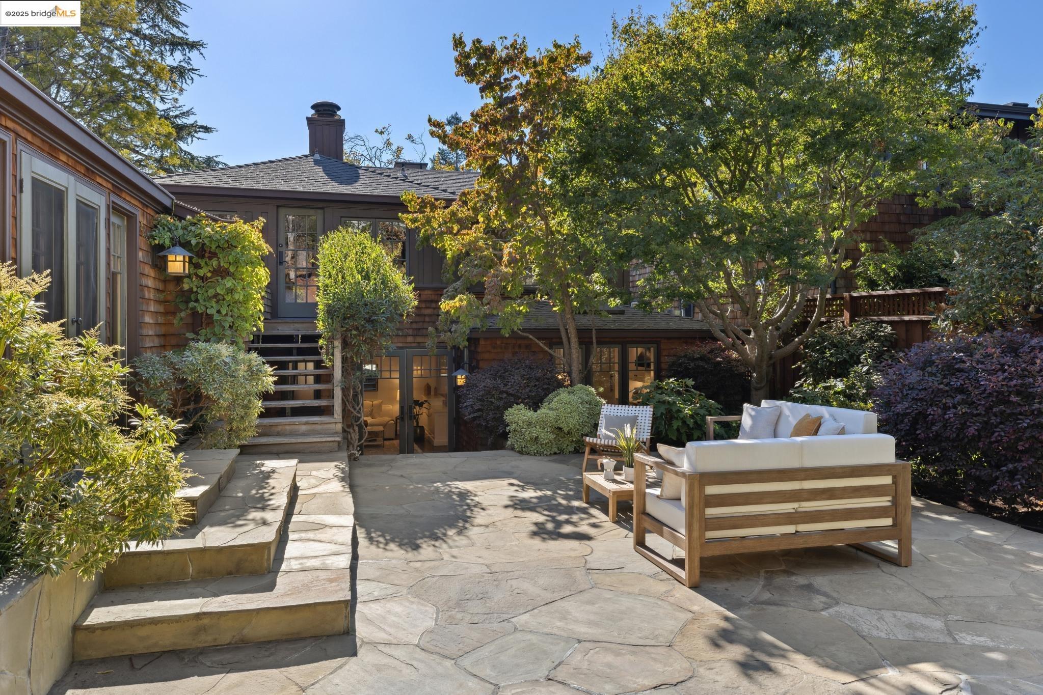 Detail Gallery Image 28 of 58 For 38 Bonita Ave., Piedmont,  CA 94611 - 4 Beds | 3/1 Baths