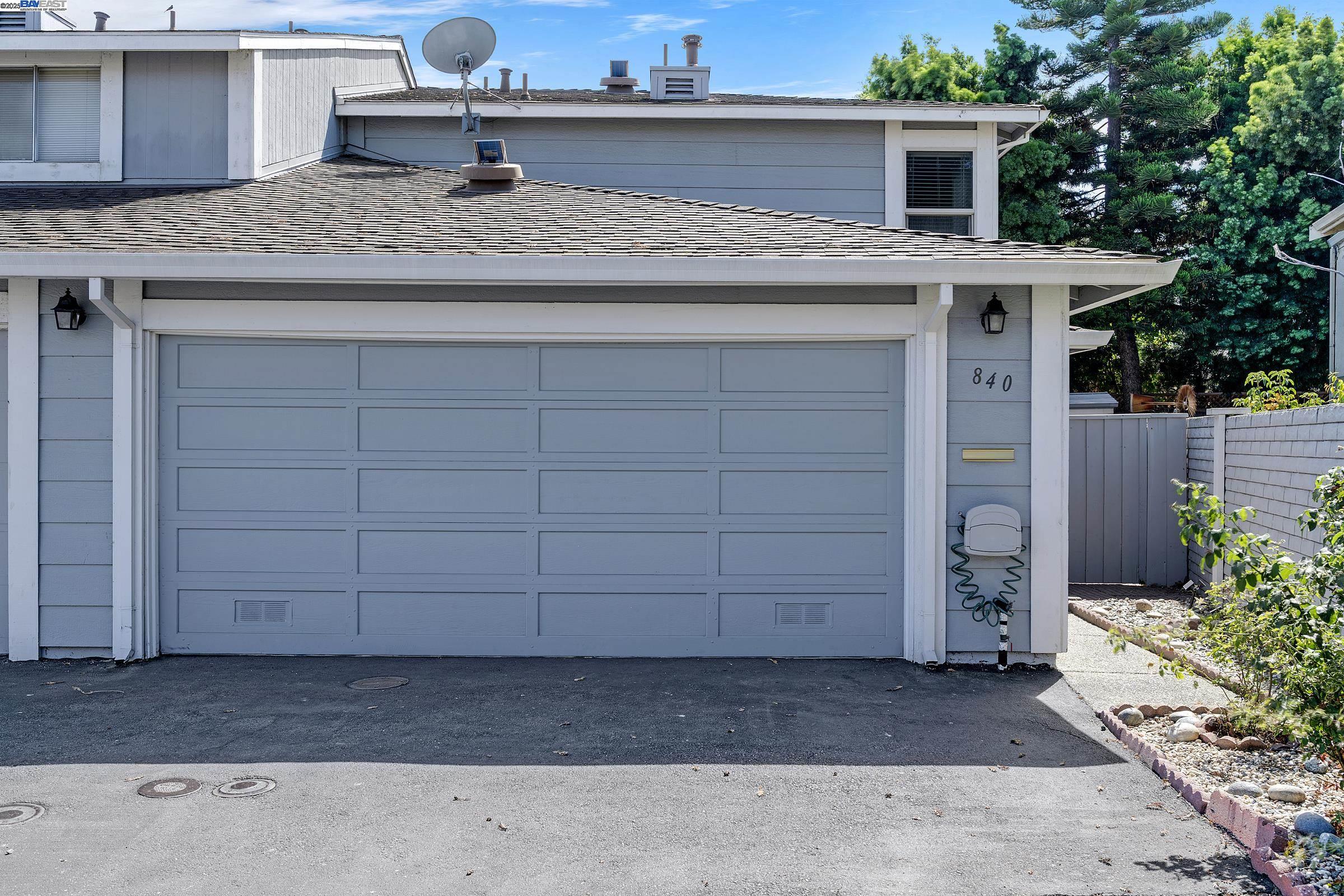 Detail Gallery Image 1 of 33 For 840 Woodgate Dr, San Leandro,  CA 94579 - 2 Beds | 2 Baths