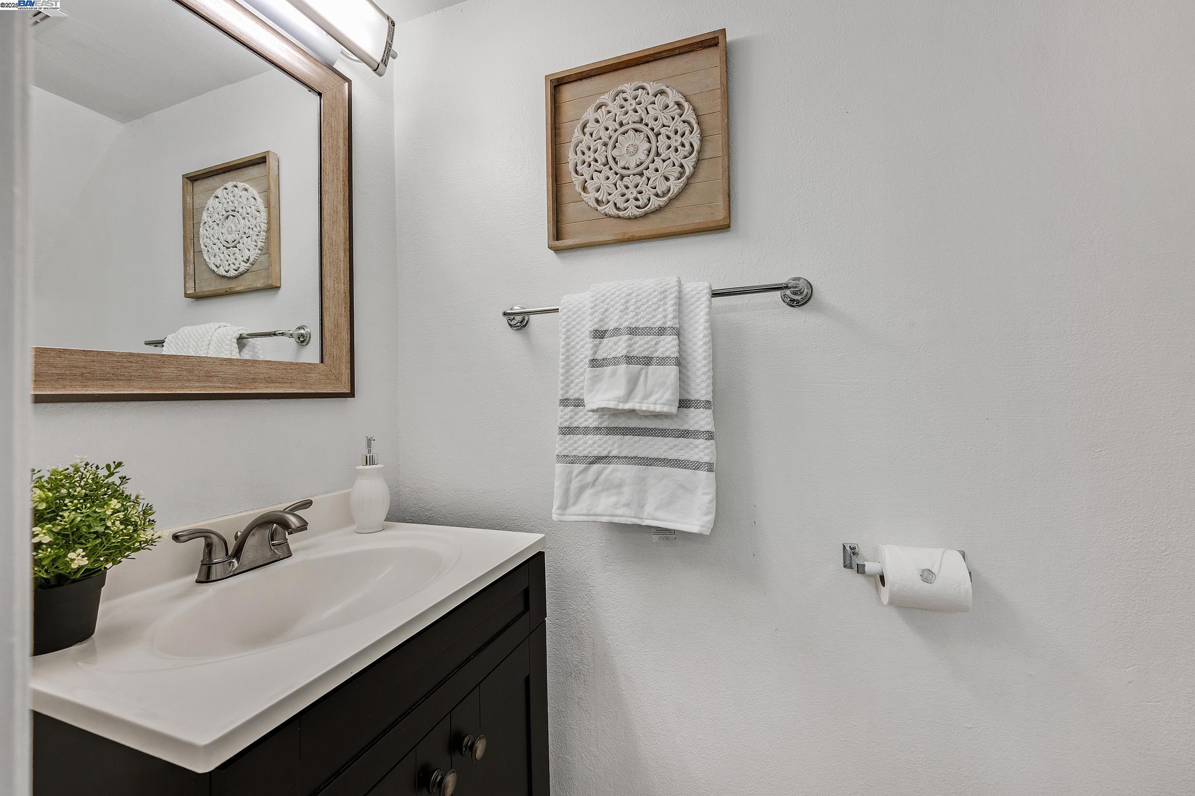 Detail Gallery Image 11 of 33 For 840 Woodgate Dr, San Leandro,  CA 94579 - 2 Beds | 2 Baths