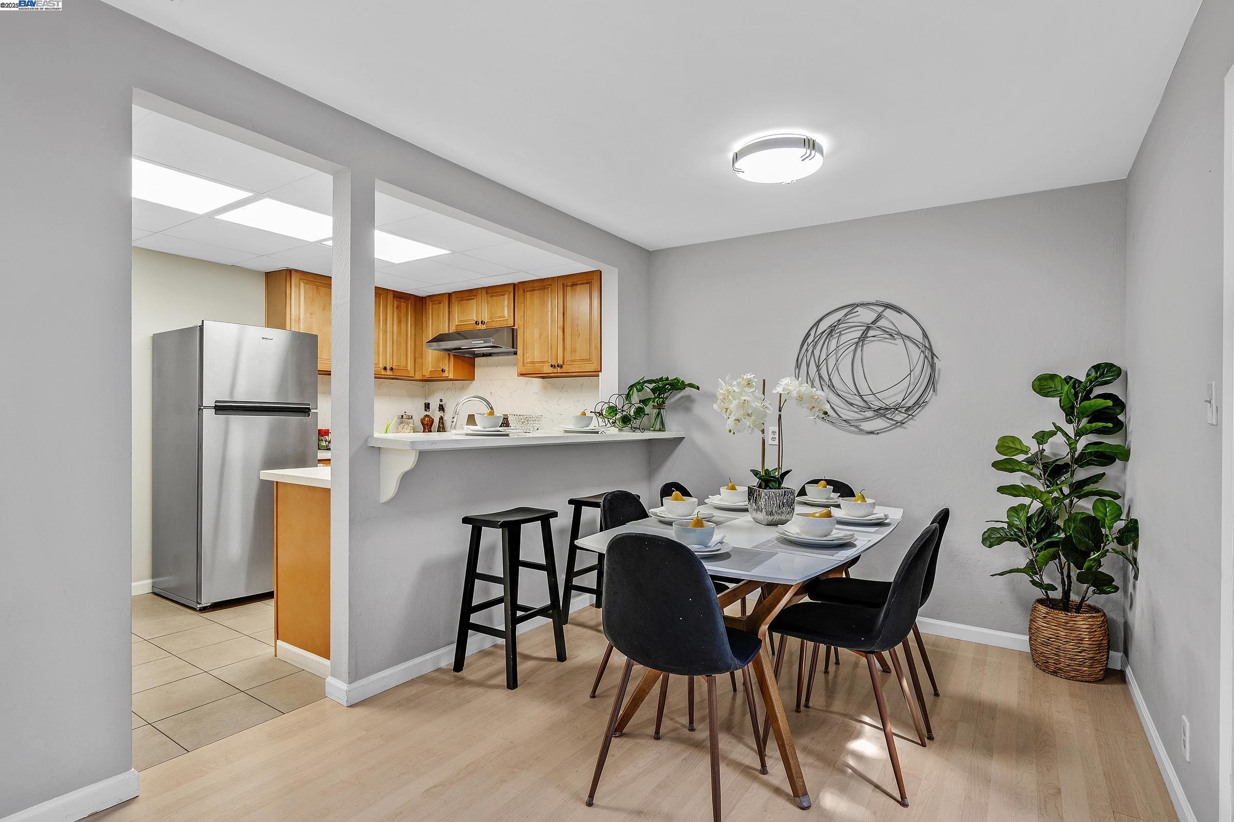 Detail Gallery Image 5 of 33 For 840 Woodgate Dr, San Leandro,  CA 94579 - 2 Beds | 2 Baths