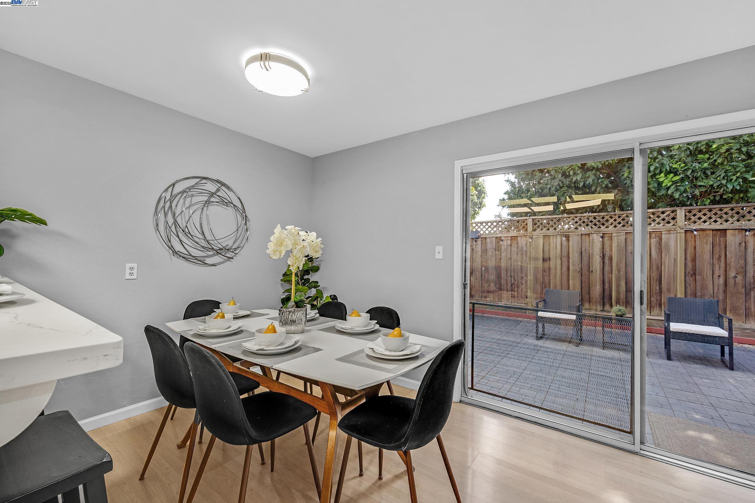 Detail Gallery Image 6 of 33 For 840 Woodgate Dr, San Leandro,  CA 94579 - 2 Beds | 2 Baths