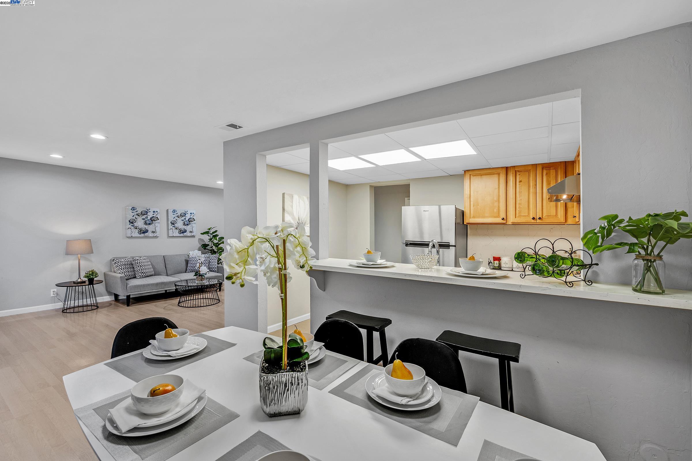 Detail Gallery Image 7 of 33 For 840 Woodgate Dr, San Leandro,  CA 94579 - 2 Beds | 2 Baths