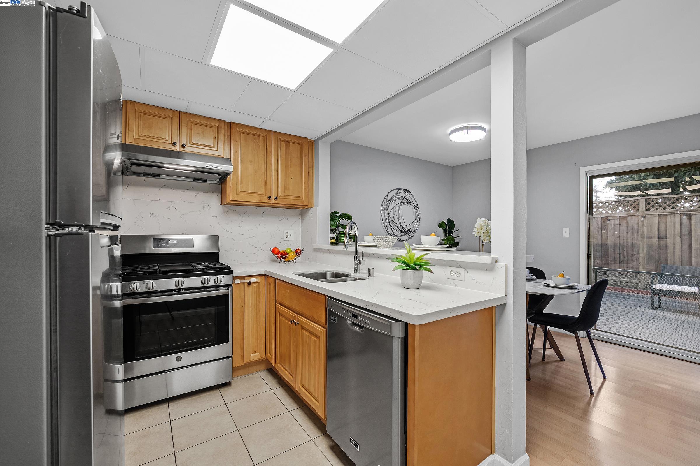 Detail Gallery Image 8 of 33 For 840 Woodgate Dr, San Leandro,  CA 94579 - 2 Beds | 2 Baths