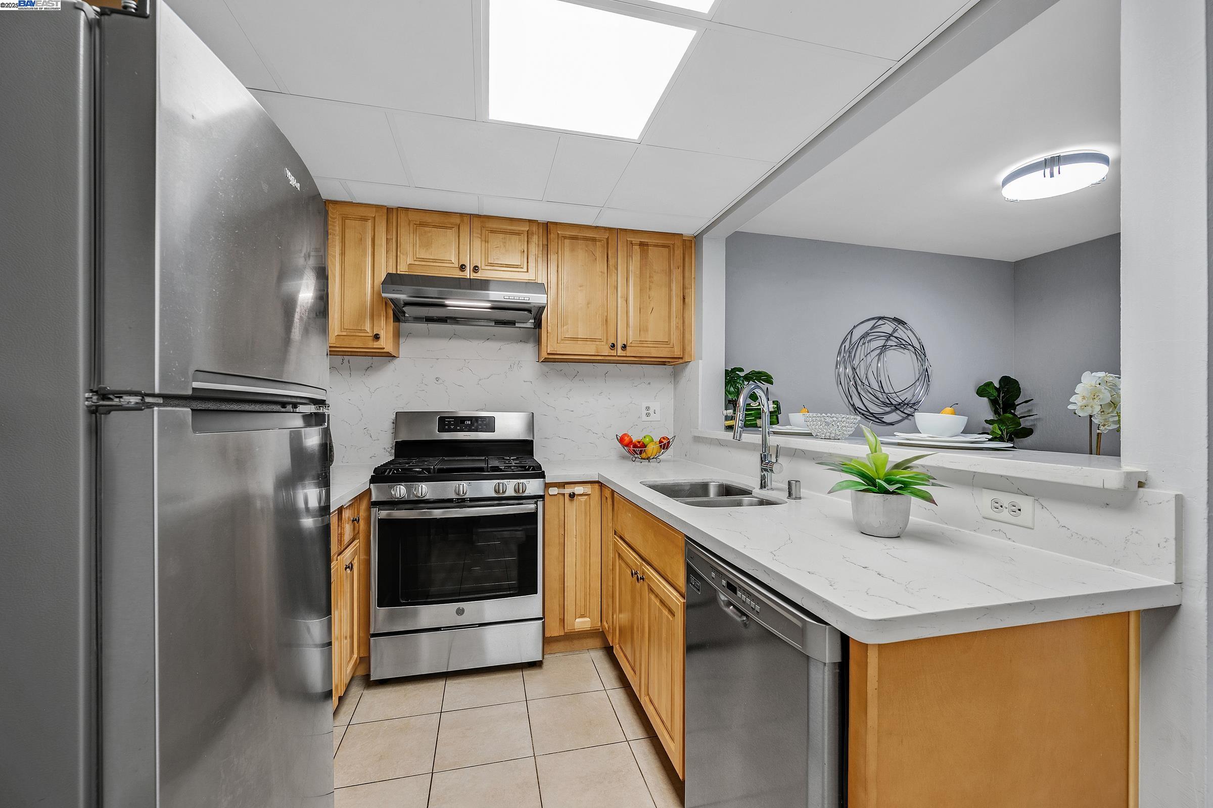 Detail Gallery Image 9 of 33 For 840 Woodgate Dr, San Leandro,  CA 94579 - 2 Beds | 2 Baths