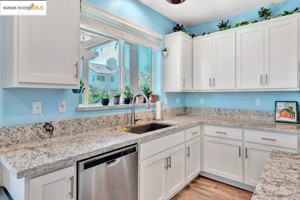 Detail Gallery Image 11 of 49 For 4670 Fuschia Way, Oakley,  CA 94561 - 5 Beds | 3 Baths