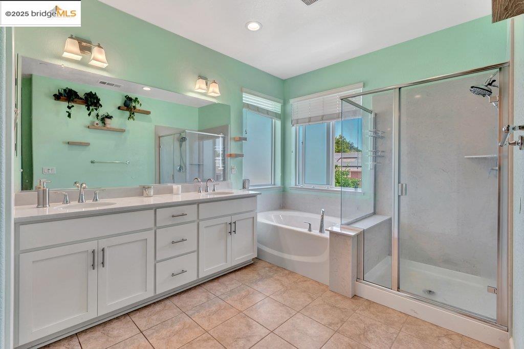 Detail Gallery Image 14 of 49 For 4670 Fuschia Way, Oakley,  CA 94561 - 5 Beds | 3 Baths