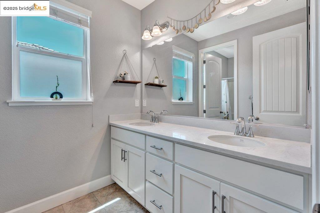 Detail Gallery Image 23 of 49 For 4670 Fuschia Way, Oakley,  CA 94561 - 5 Beds | 3 Baths