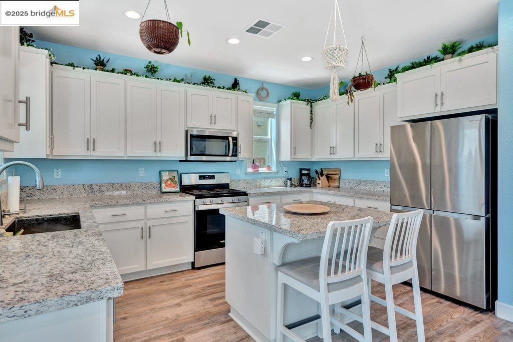 Detail Gallery Image 10 of 49 For 4670 Fuschia Way, Oakley,  CA 94561 - 5 Beds | 3 Baths