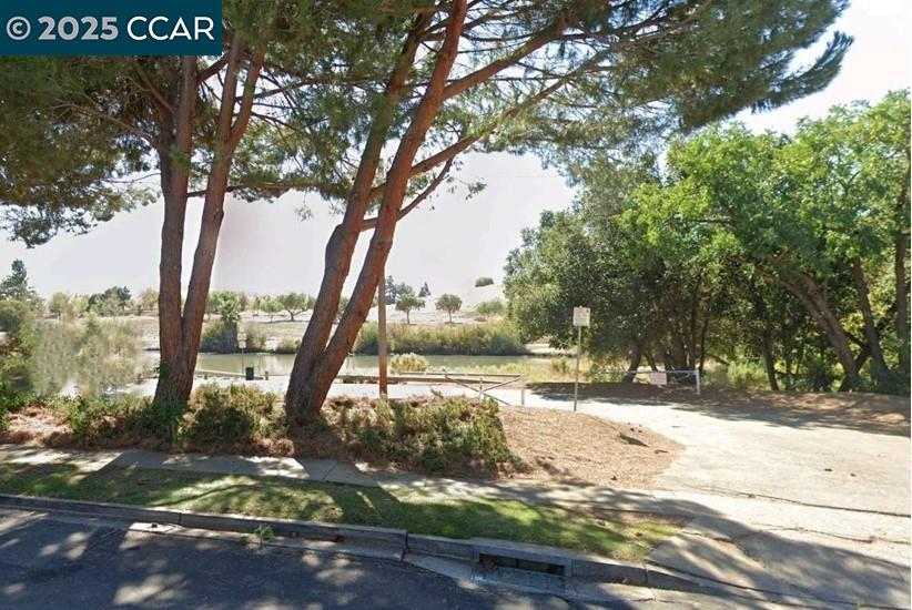 Detail Gallery Image 16 of 18 For 1430 Indian Ln, Concord,  CA 94521 - 2 Beds | 2 Baths
