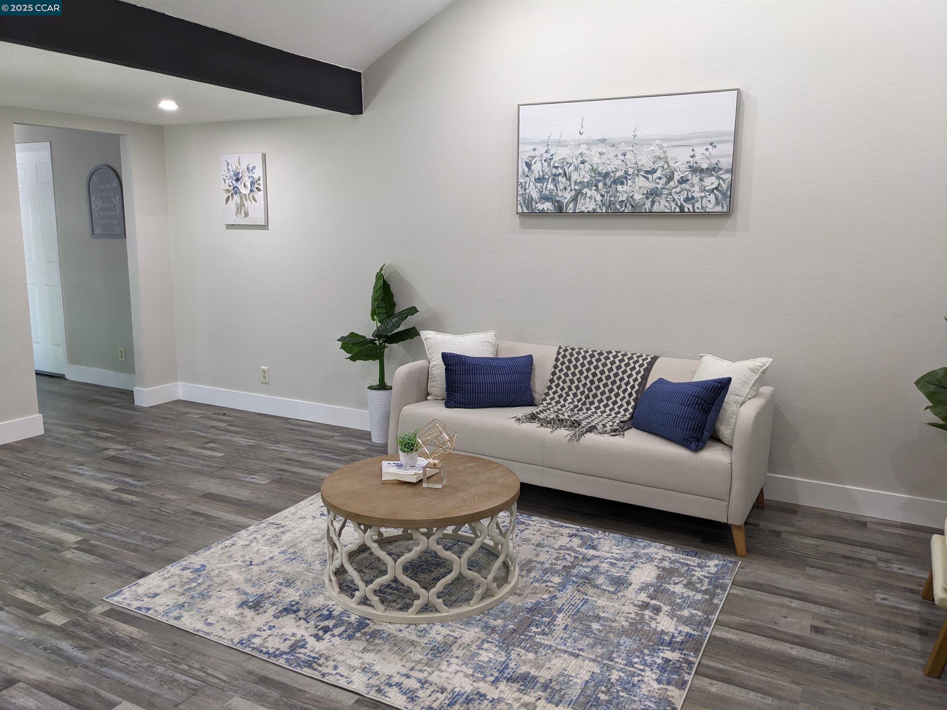 Detail Gallery Image 4 of 18 For 1430 Indian Ln, Concord,  CA 94521 - 2 Beds | 2 Baths