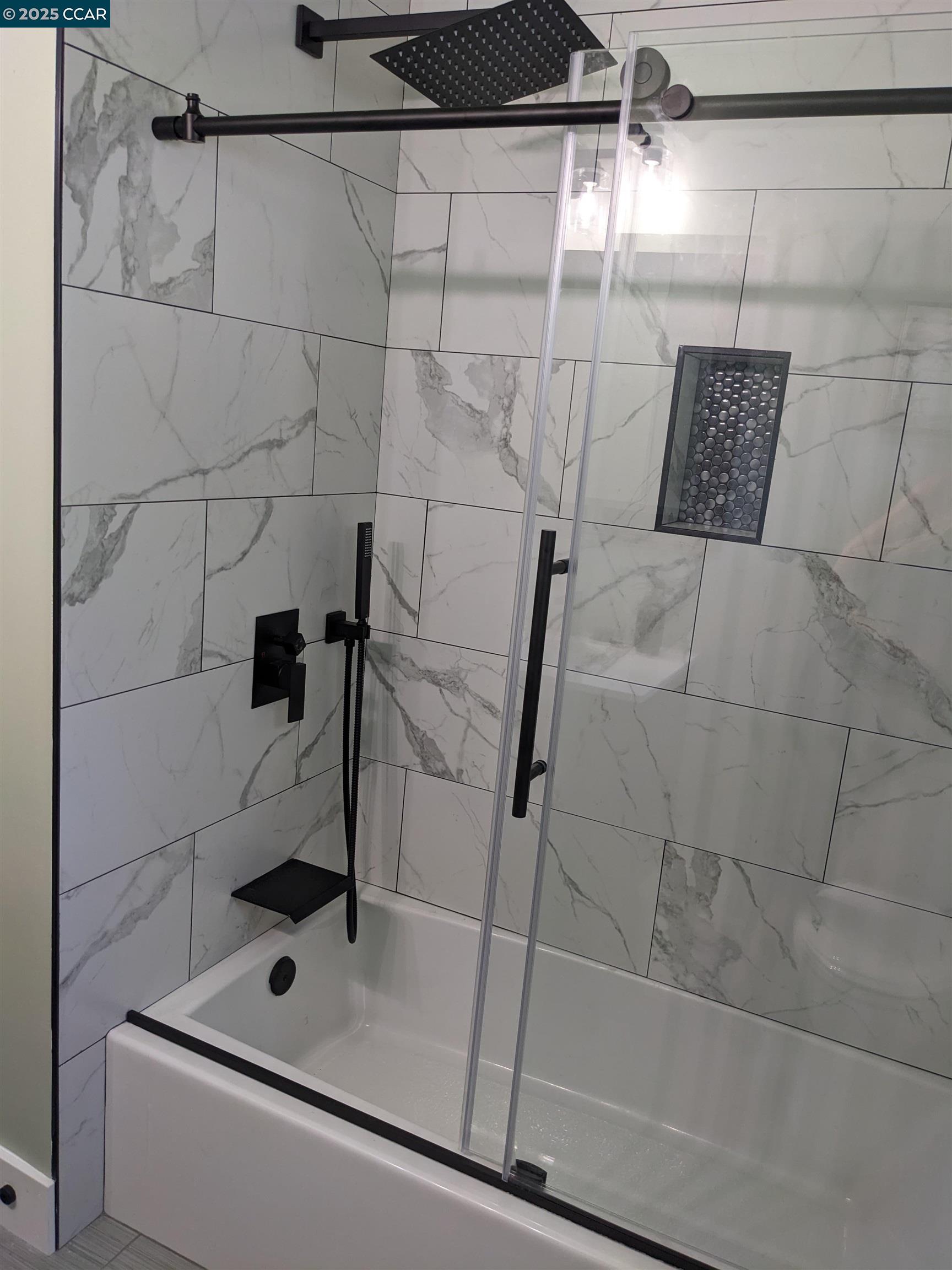 Detail Gallery Image 9 of 18 For 1430 Indian Ln, Concord,  CA 94521 - 2 Beds | 2 Baths