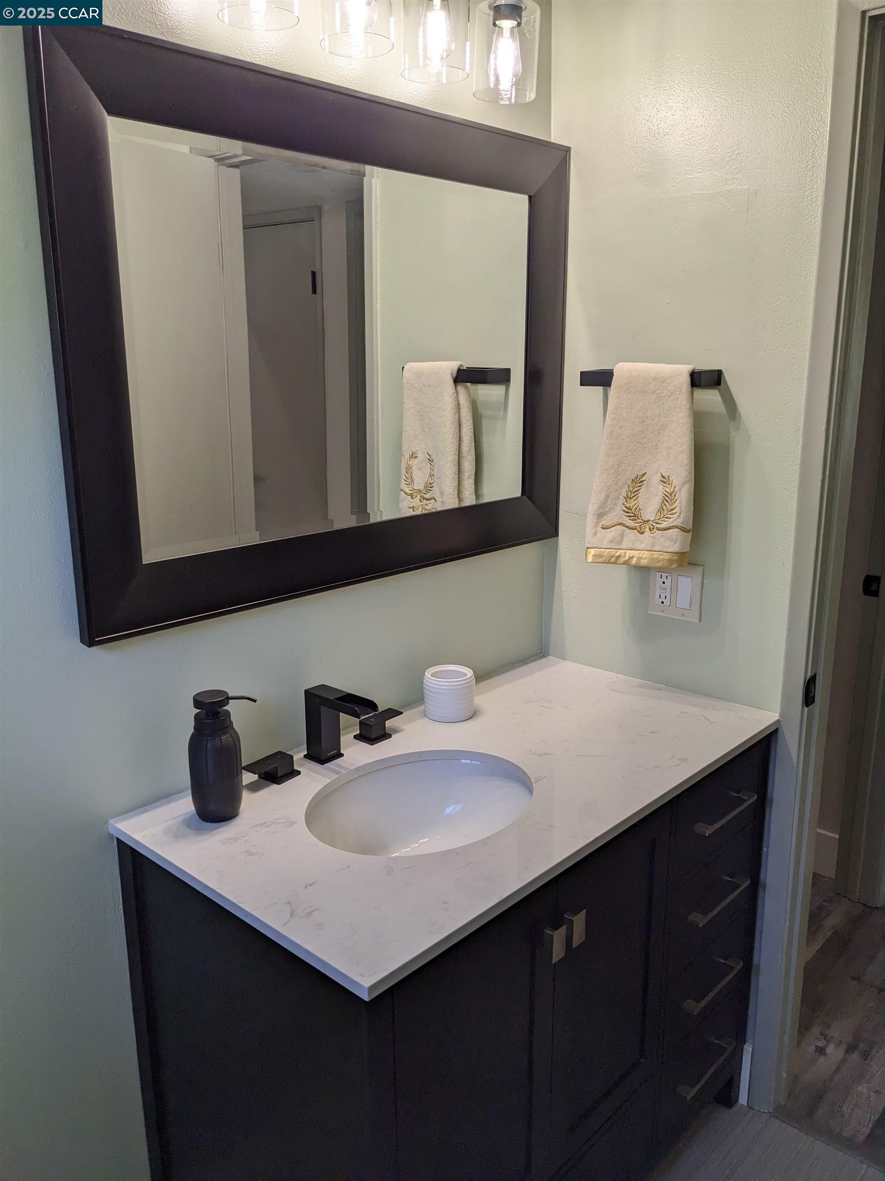 Detail Gallery Image 10 of 18 For 1430 Indian Ln, Concord,  CA 94521 - 2 Beds | 2 Baths