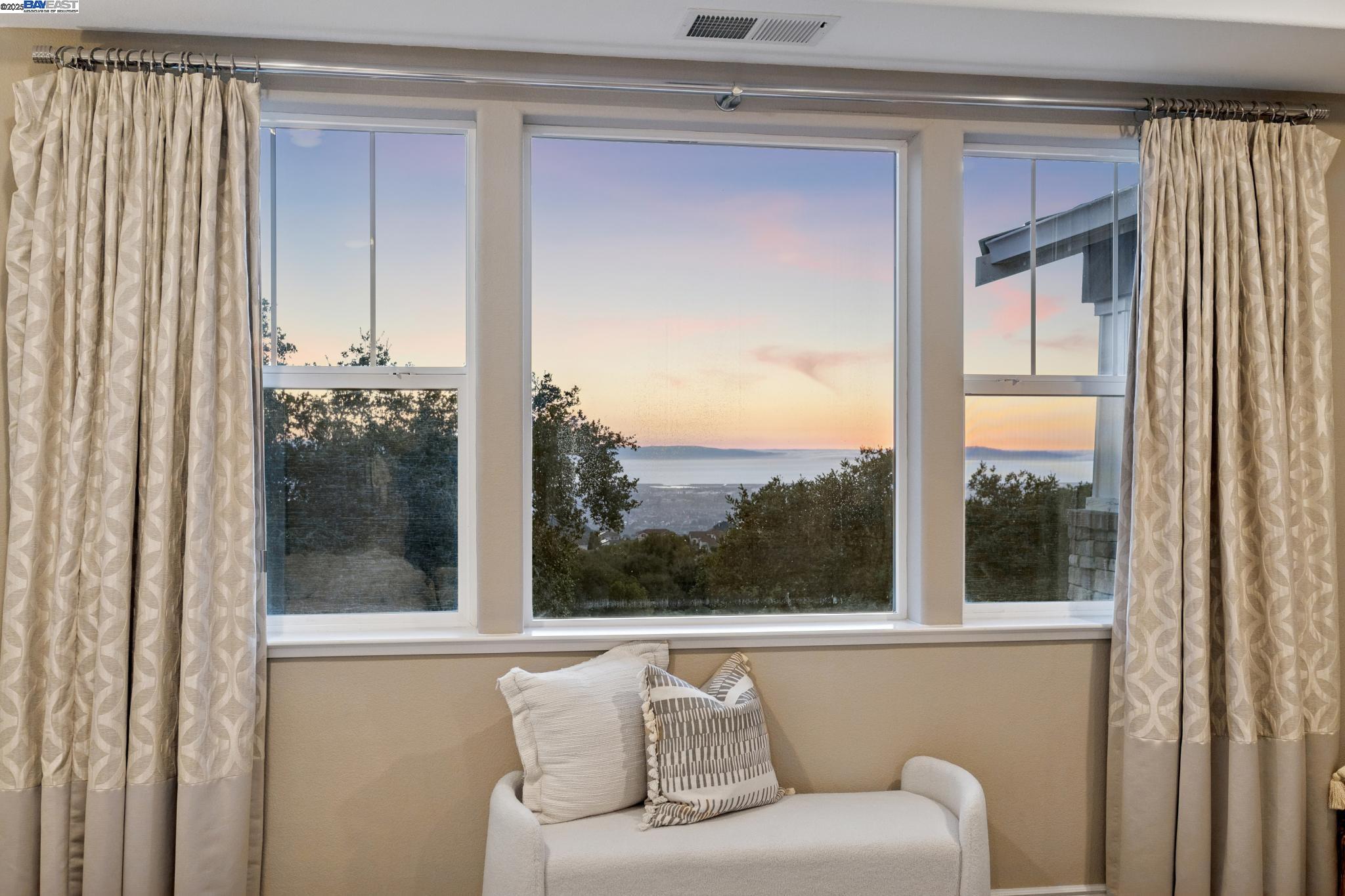 Detail Gallery Image 28 of 60 For 29 Country Club Dr, Hayward,  CA 94542 - 5 Beds | 4/1 Baths