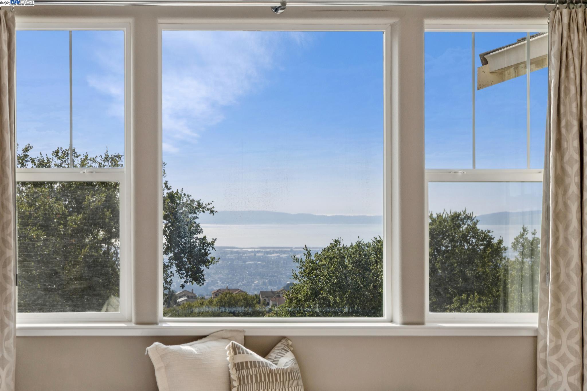 Detail Gallery Image 29 of 60 For 29 Country Club Dr, Hayward,  CA 94542 - 5 Beds | 4/1 Baths