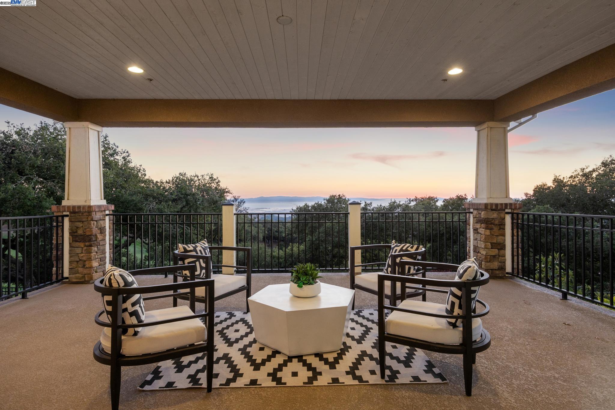 Detail Gallery Image 34 of 60 For 29 Country Club Dr, Hayward,  CA 94542 - 5 Beds | 4/1 Baths