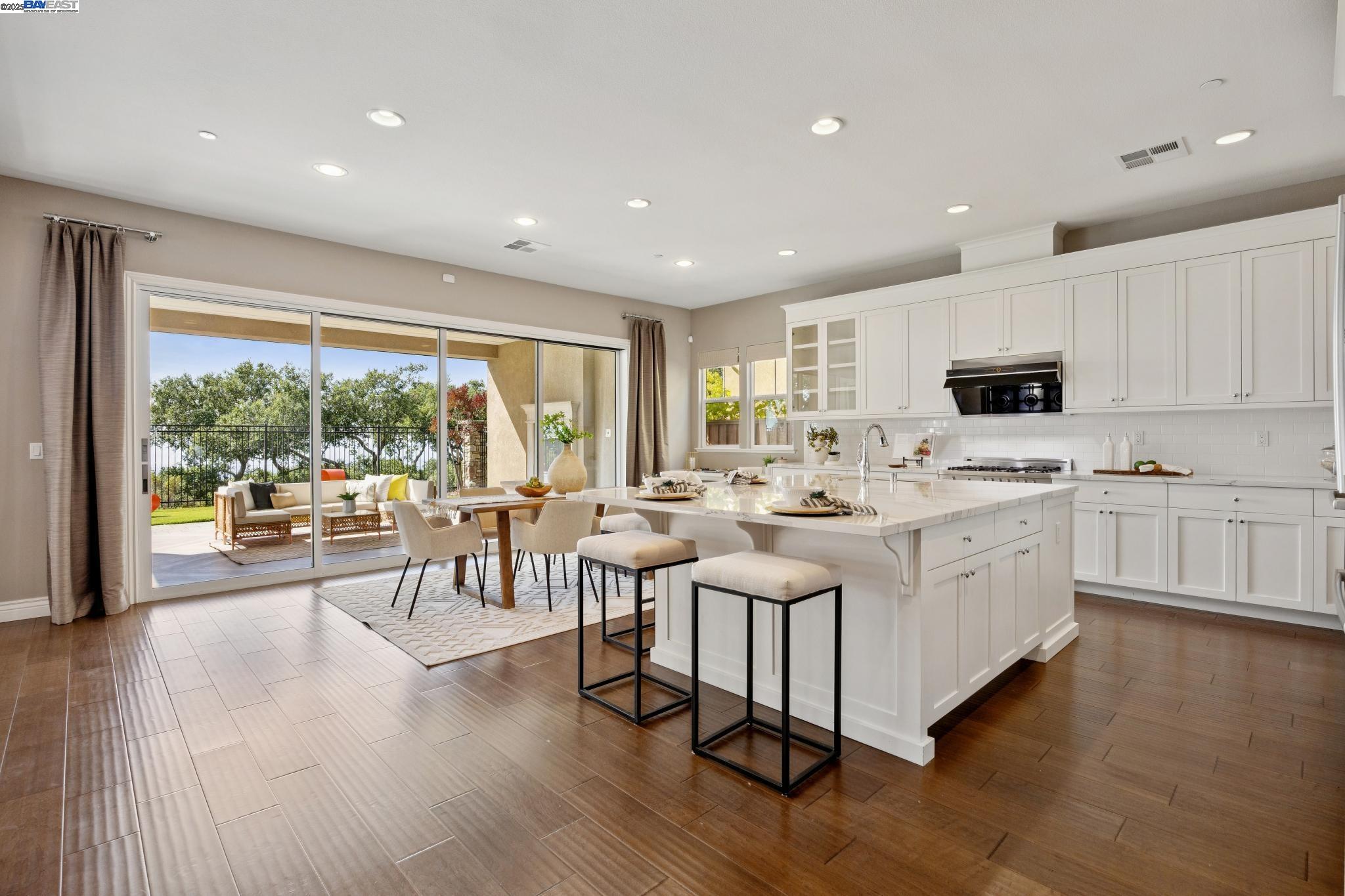 Detail Gallery Image 5 of 60 For 29 Country Club Dr, Hayward,  CA 94542 - 5 Beds | 4/1 Baths