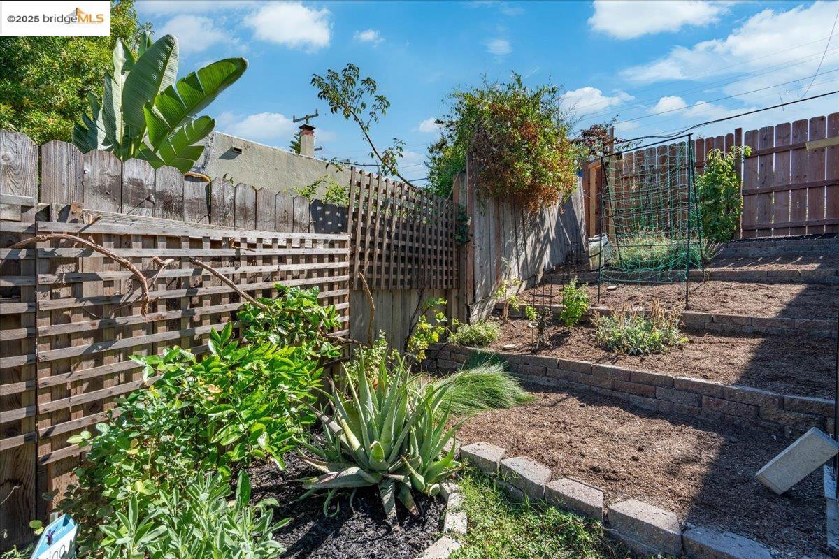 Detail Gallery Image 15 of 60 For 3473 Birdsall Ave, Oakland,  CA 94619 - 2 Beds | 1 Baths