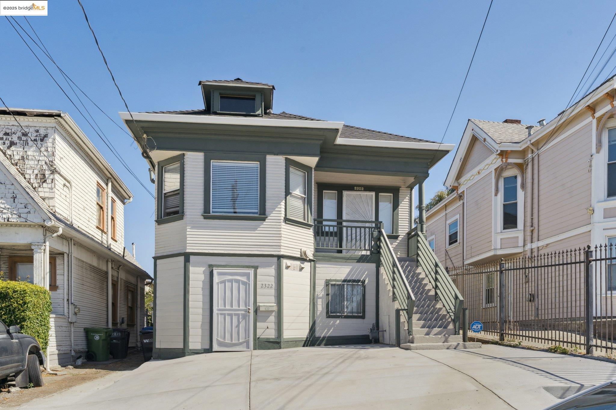 Detail Gallery Image 1 of 25 For 2322 E 21st St, Oakland,  CA 94601 - 3 Beds | 2/1 Baths