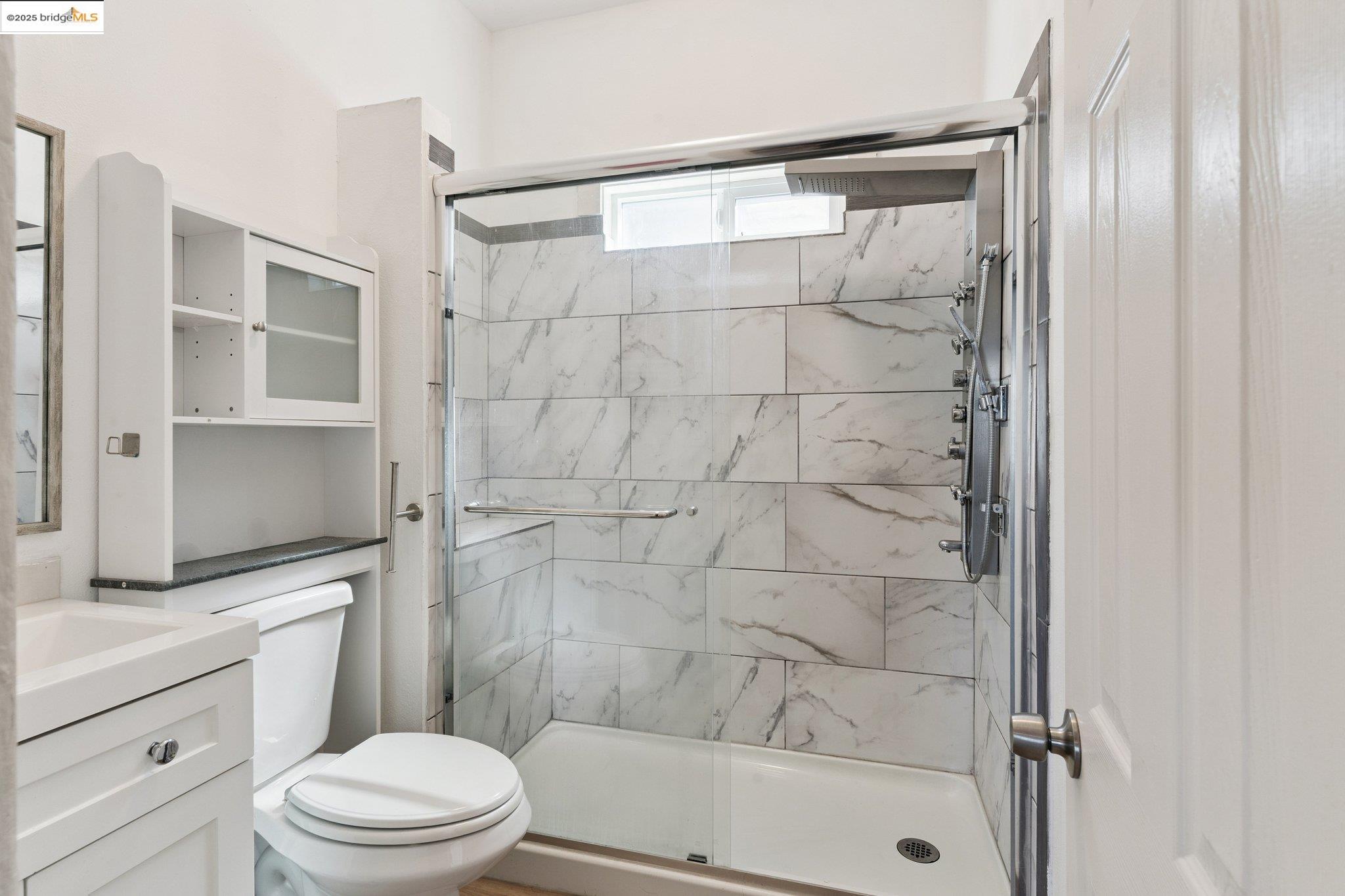 Detail Gallery Image 11 of 25 For 2322 E 21st St, Oakland,  CA 94601 - 3 Beds | 2/1 Baths