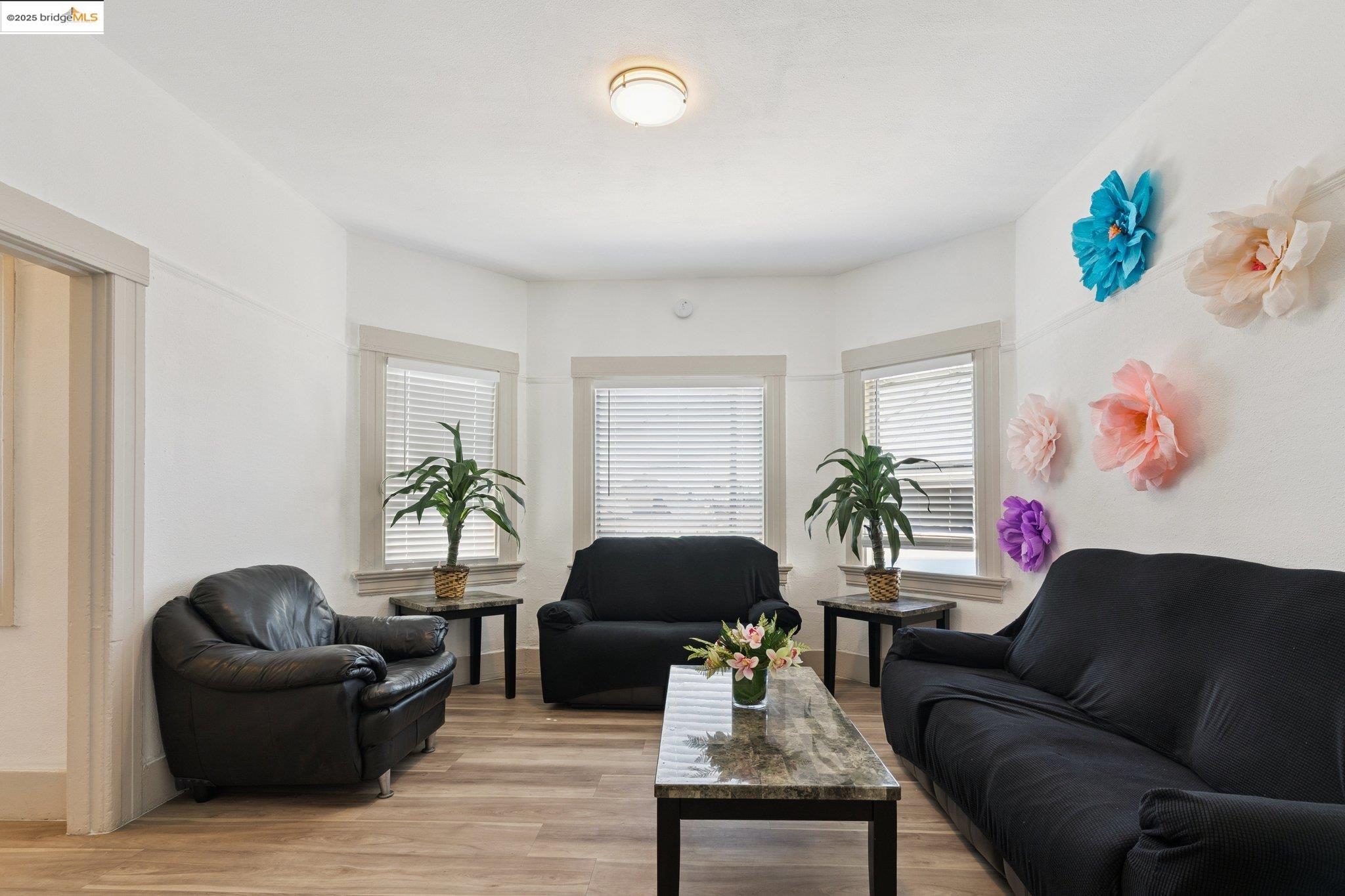 Detail Gallery Image 3 of 25 For 2322 E 21st St, Oakland,  CA 94601 - 3 Beds | 2/1 Baths