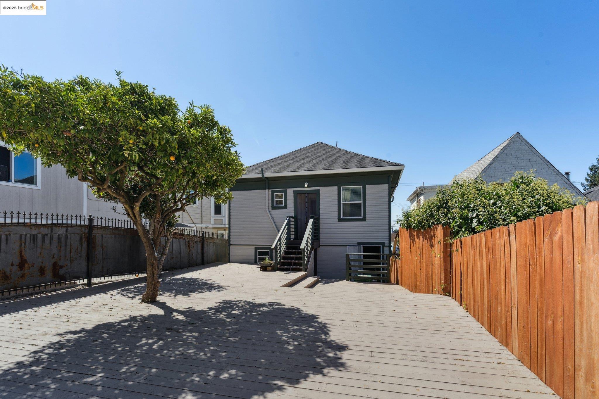 Detail Gallery Image 25 of 25 For 2322 E 21st St, Oakland,  CA 94601 - 3 Beds | 2/1 Baths
