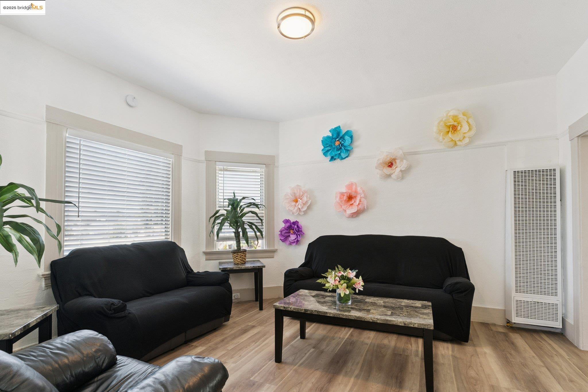 Detail Gallery Image 4 of 25 For 2322 E 21st St, Oakland,  CA 94601 - 3 Beds | 2/1 Baths