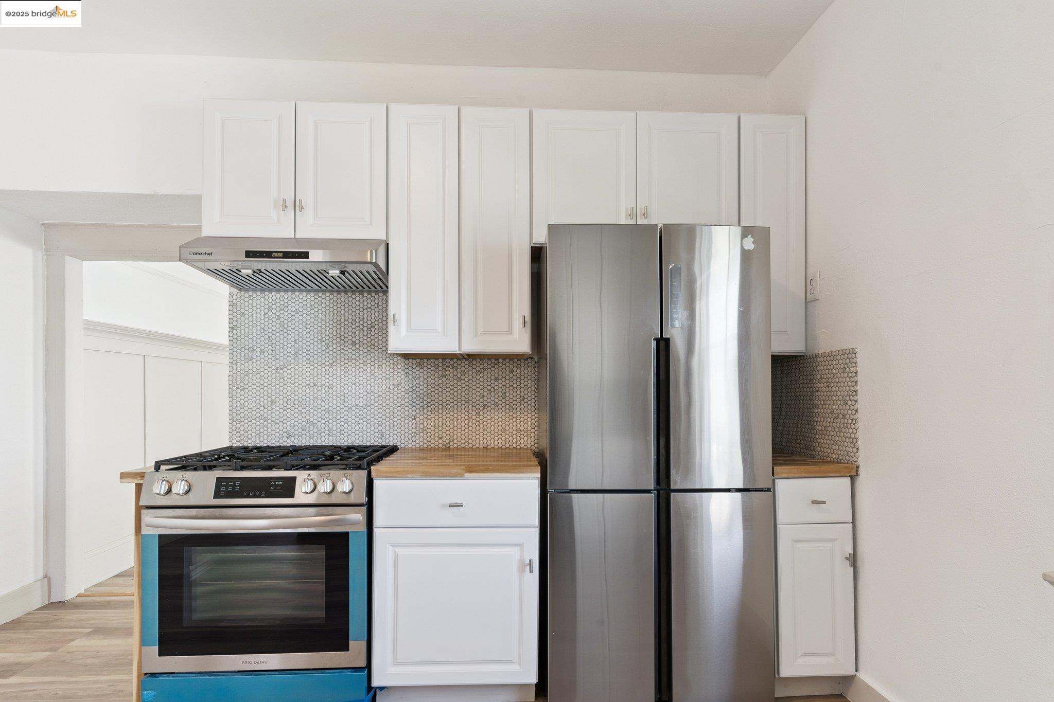Detail Gallery Image 6 of 25 For 2322 E 21st St, Oakland,  CA 94601 - 3 Beds | 2/1 Baths
