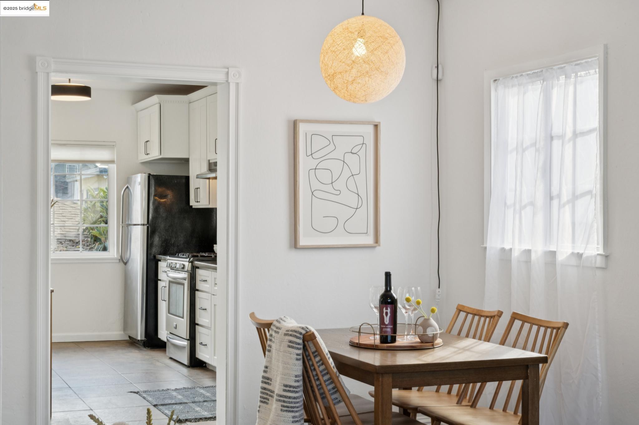 Detail Gallery Image 11 of 32 For 2937 Bona, Oakland,  CA 94601-2709 - 2 Beds | 1 Baths