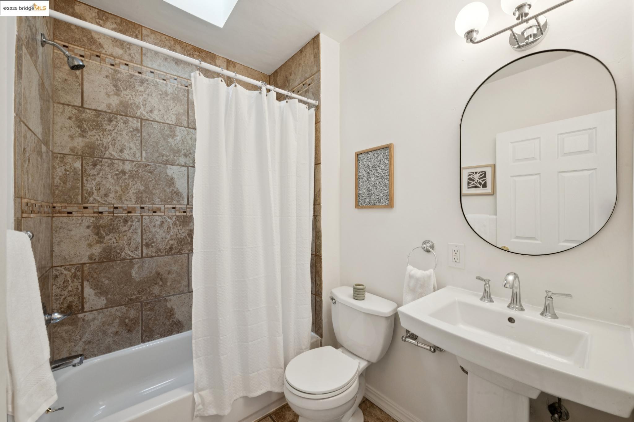 Detail Gallery Image 27 of 32 For 2937 Bona, Oakland,  CA 94601-2709 - 2 Beds | 1 Baths