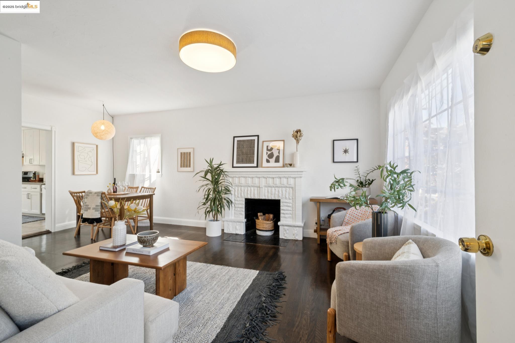 Detail Gallery Image 5 of 32 For 2937 Bona, Oakland,  CA 94601-2709 - 2 Beds | 1 Baths