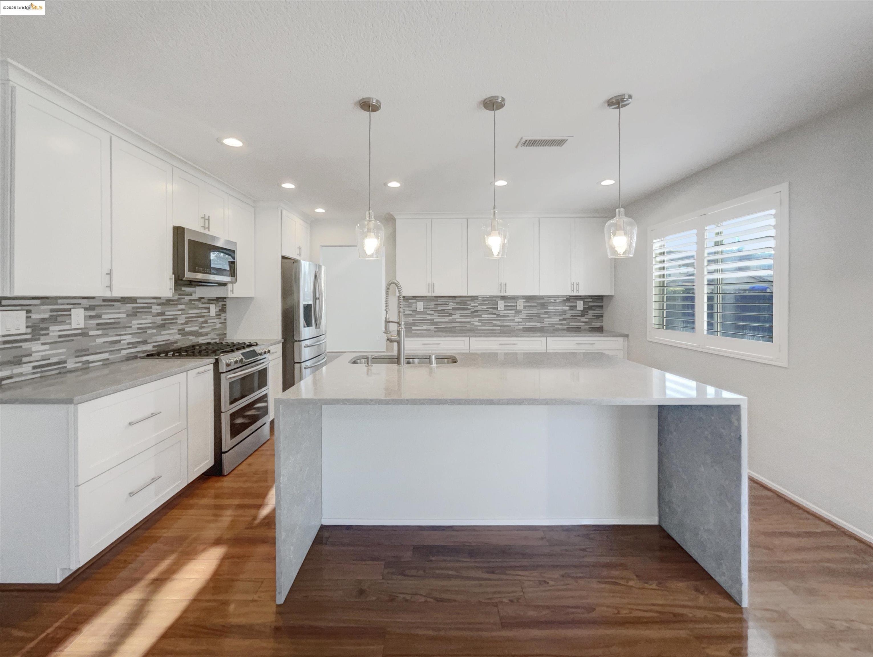 Detail Gallery Image 6 of 50 For 1805 Derby Dr, Dixon,  CA 95620 - 5 Beds | 3 Baths