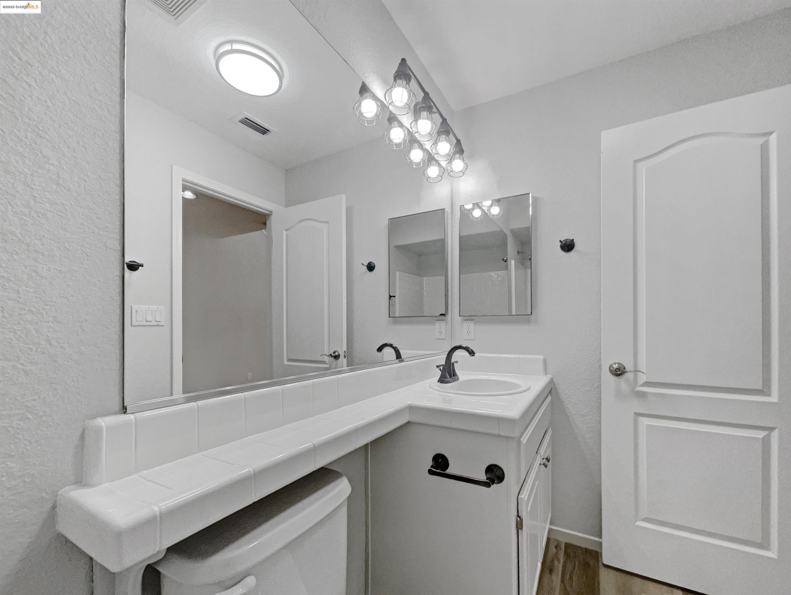 Detail Gallery Image 8 of 50 For 1805 Derby Dr, Dixon,  CA 95620 - 5 Beds | 3 Baths