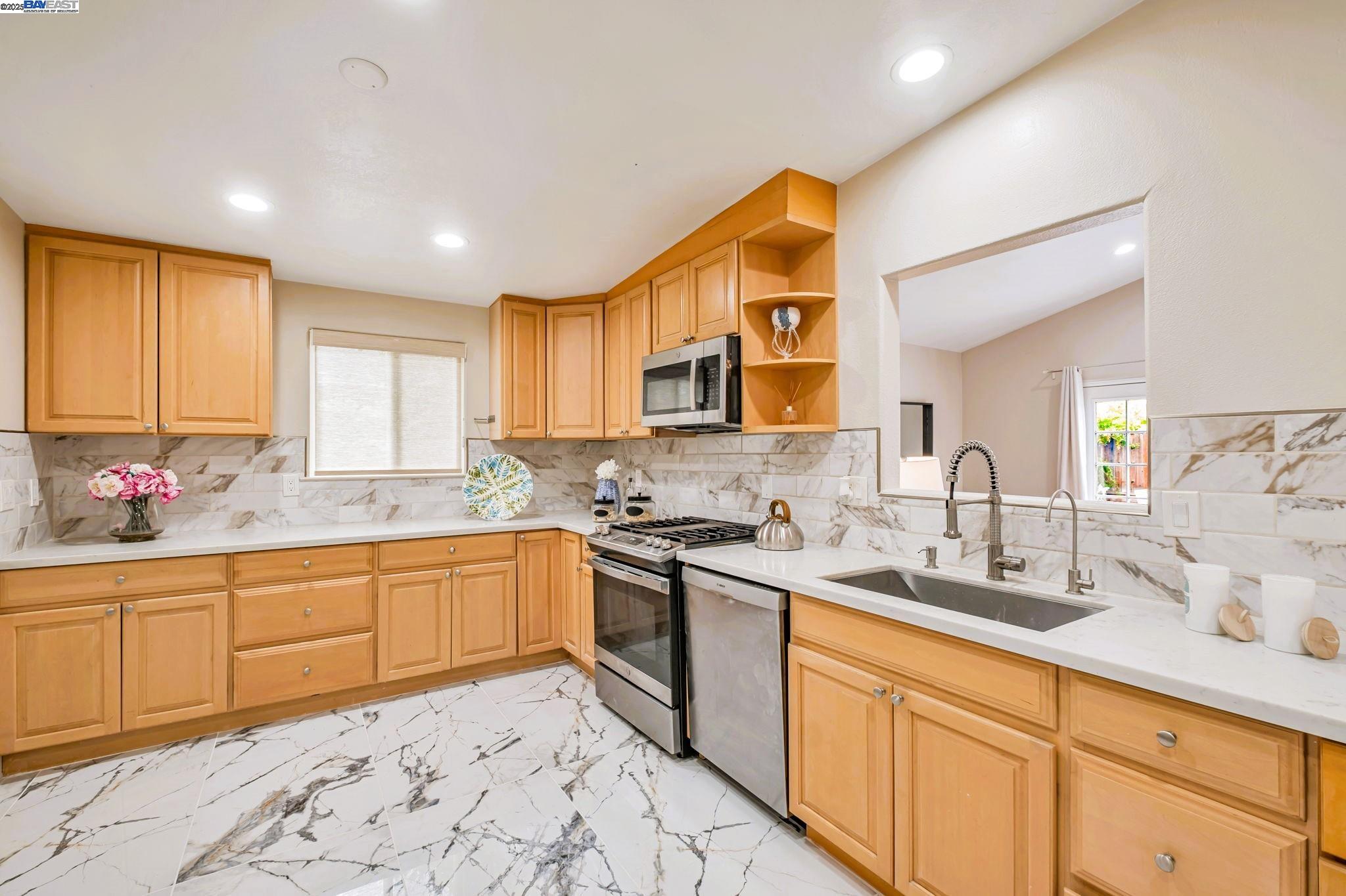 Detail Gallery Image 8 of 40 For 3757 Savannah Rd, Fremont,  CA 94538 - 4 Beds | 3 Baths