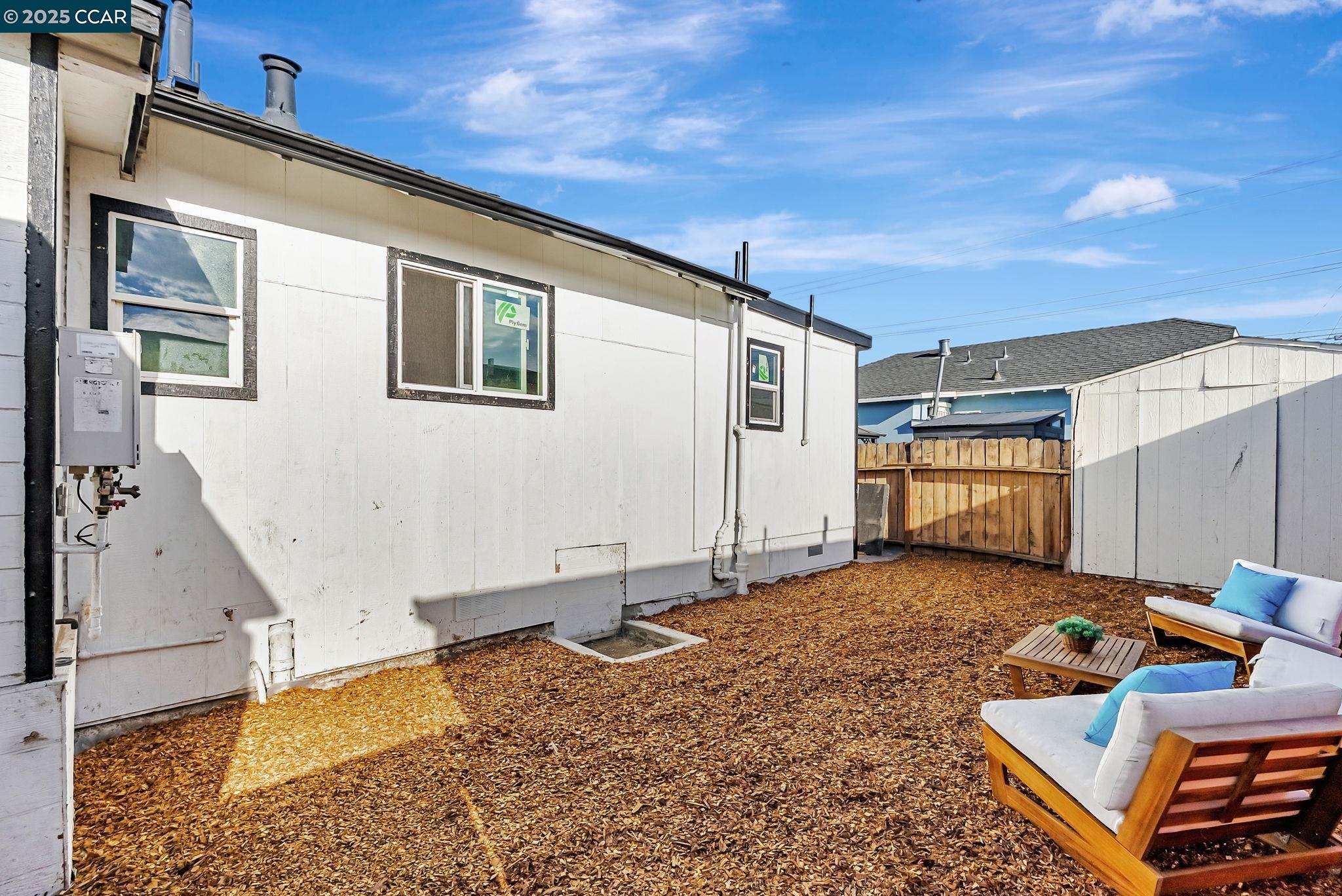 Detail Gallery Image 13 of 15 For 9525 Peach St, Oakland,  CA 94603 - 2 Beds | 2 Baths