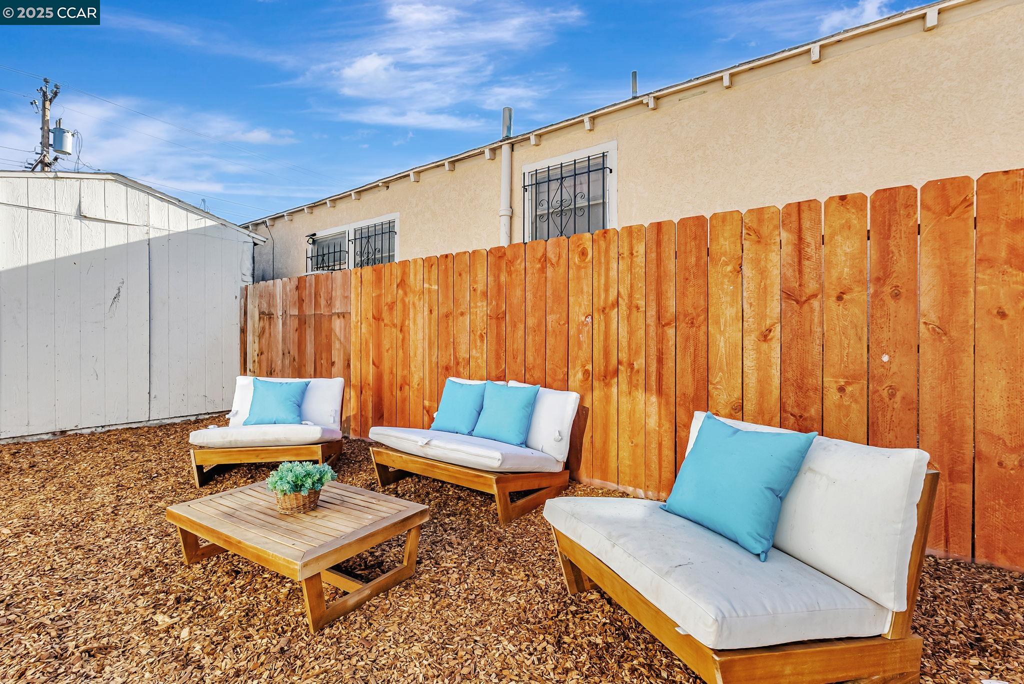Detail Gallery Image 14 of 15 For 9525 Peach St, Oakland,  CA 94603 - 2 Beds | 2 Baths